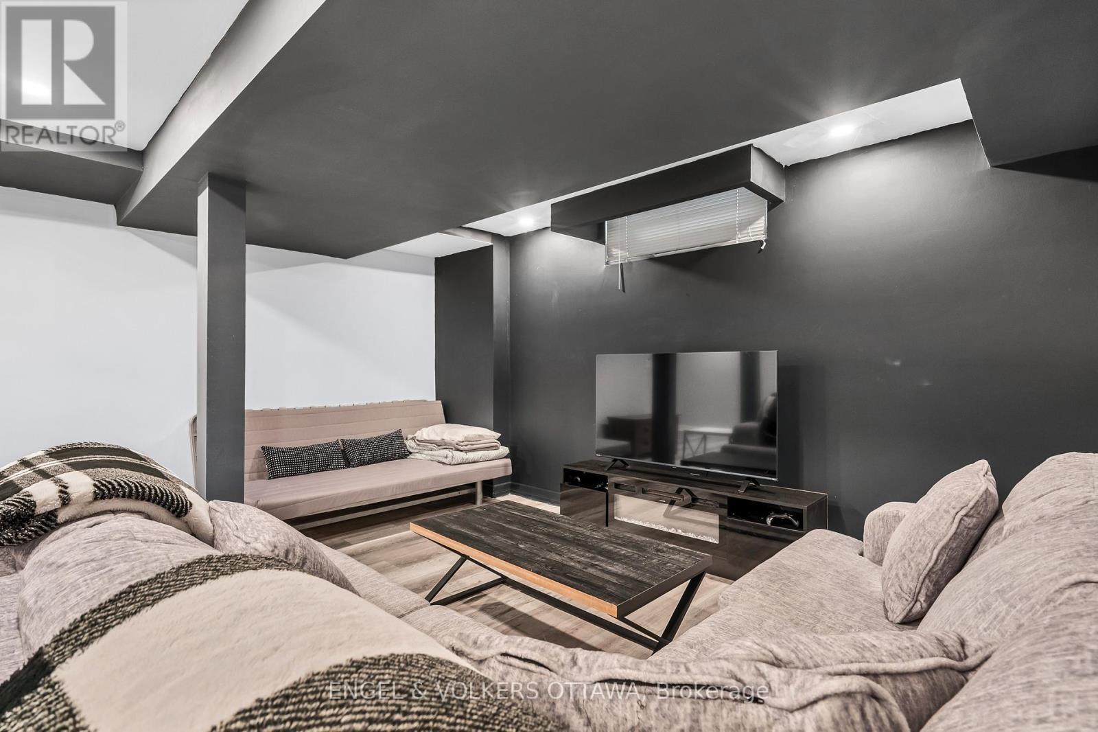 29 Valley Ridge Street, Ottawa, ON - Indoor