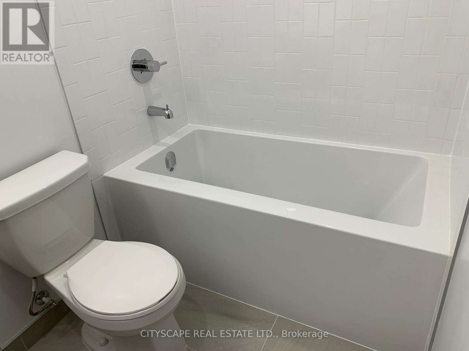 916 - 35 Tubman Avenue W, Toronto, ON - Indoor Photo Showing Bathroom