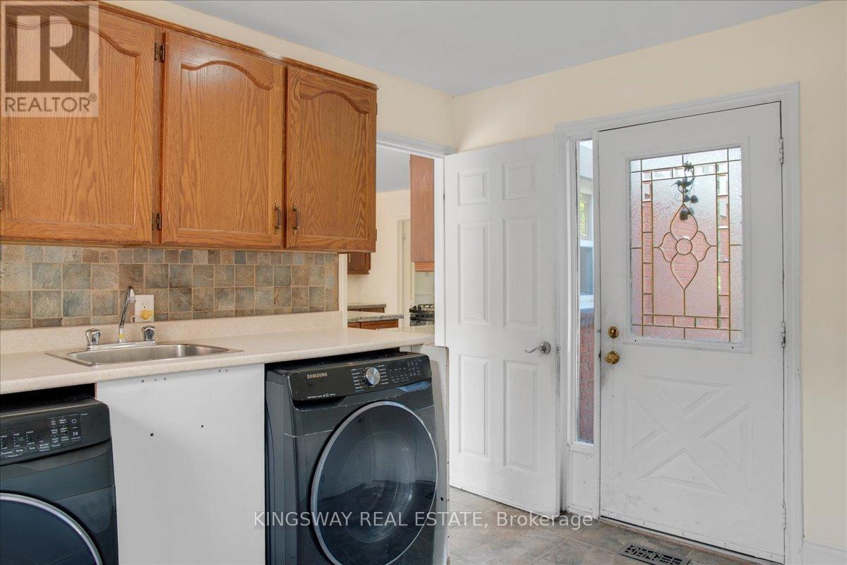 (Upper) - 26 Cynthia Crescent, Richmond Hill, ON - Indoor Photo Showing Laundry Room