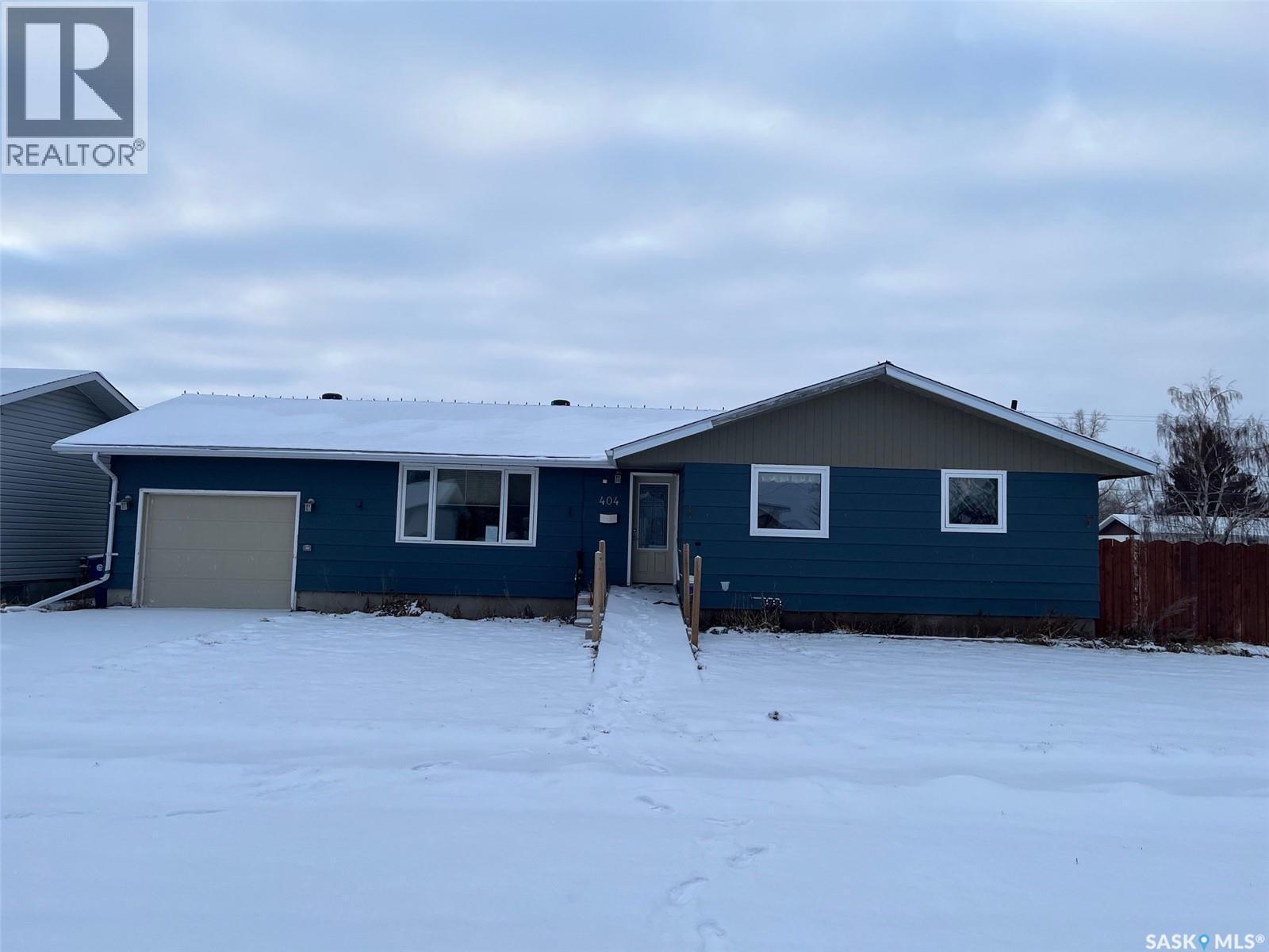 404 Central Avenue, Montmartre, SK - Outdoor