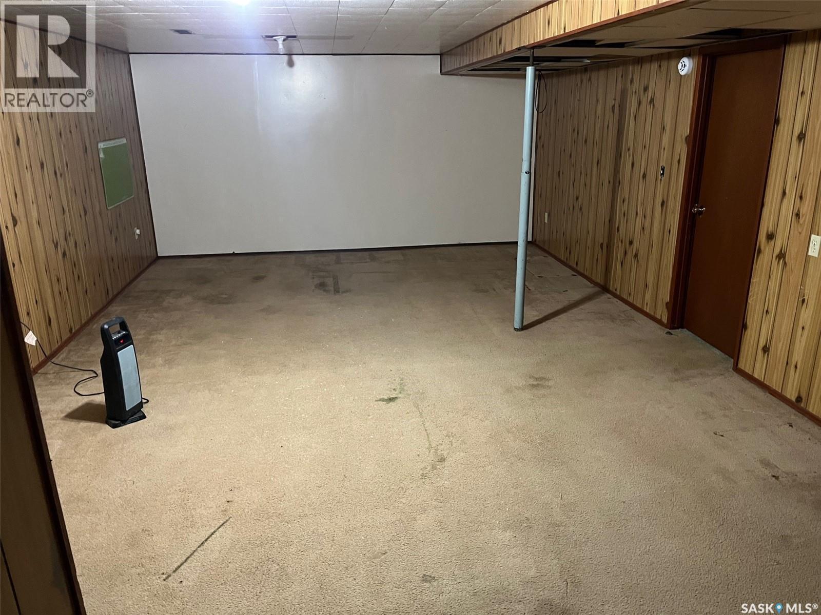 404 Central Avenue, Montmartre, SK - Indoor Photo Showing Basement