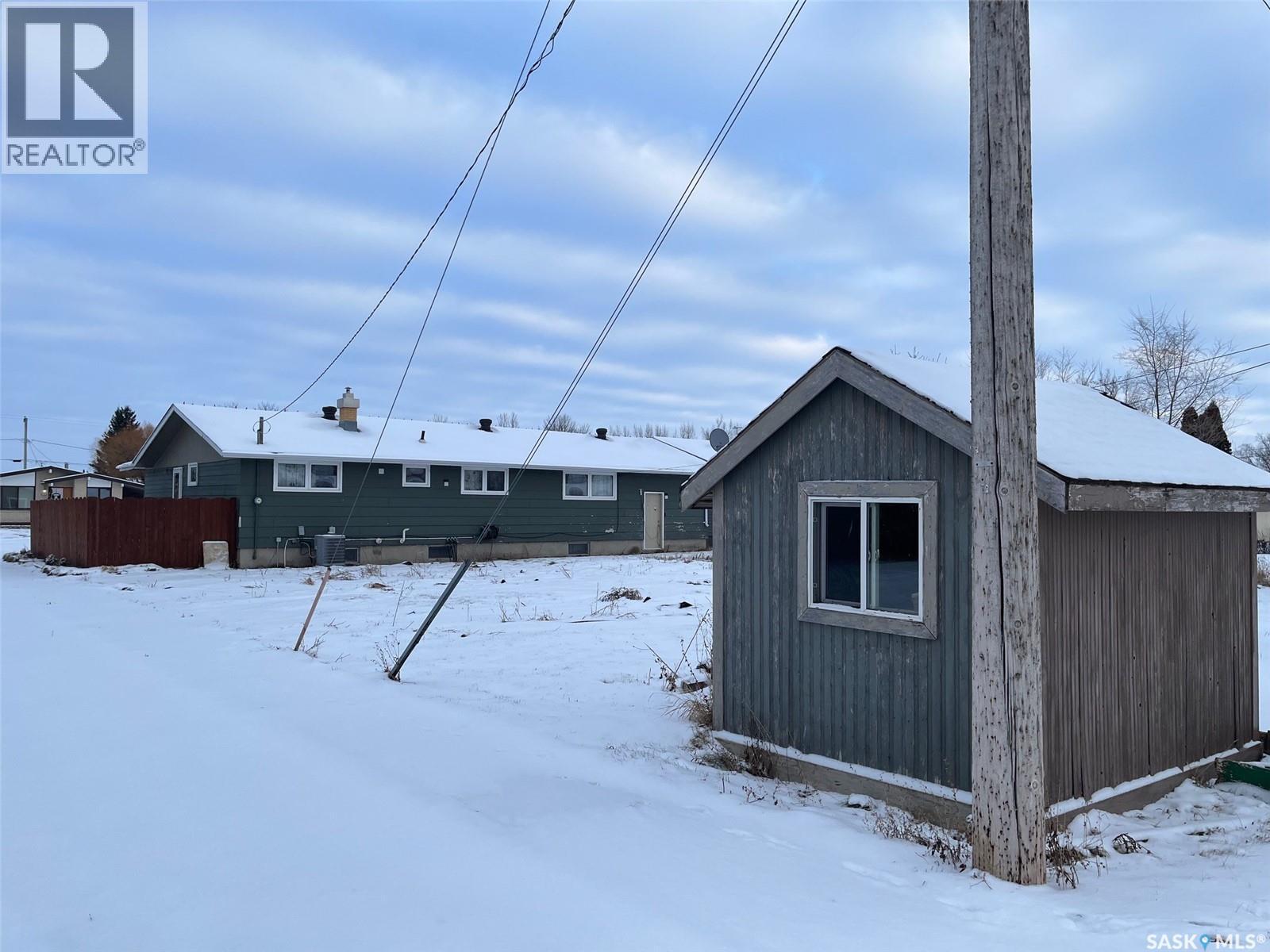 404 Central Avenue, Montmartre, SK - Outdoor