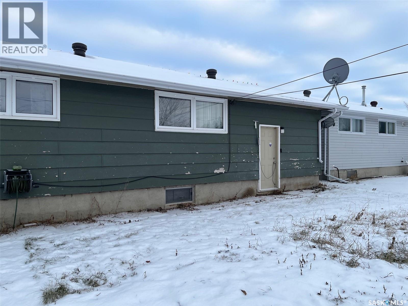 404 Central Avenue, Montmartre, SK - Outdoor