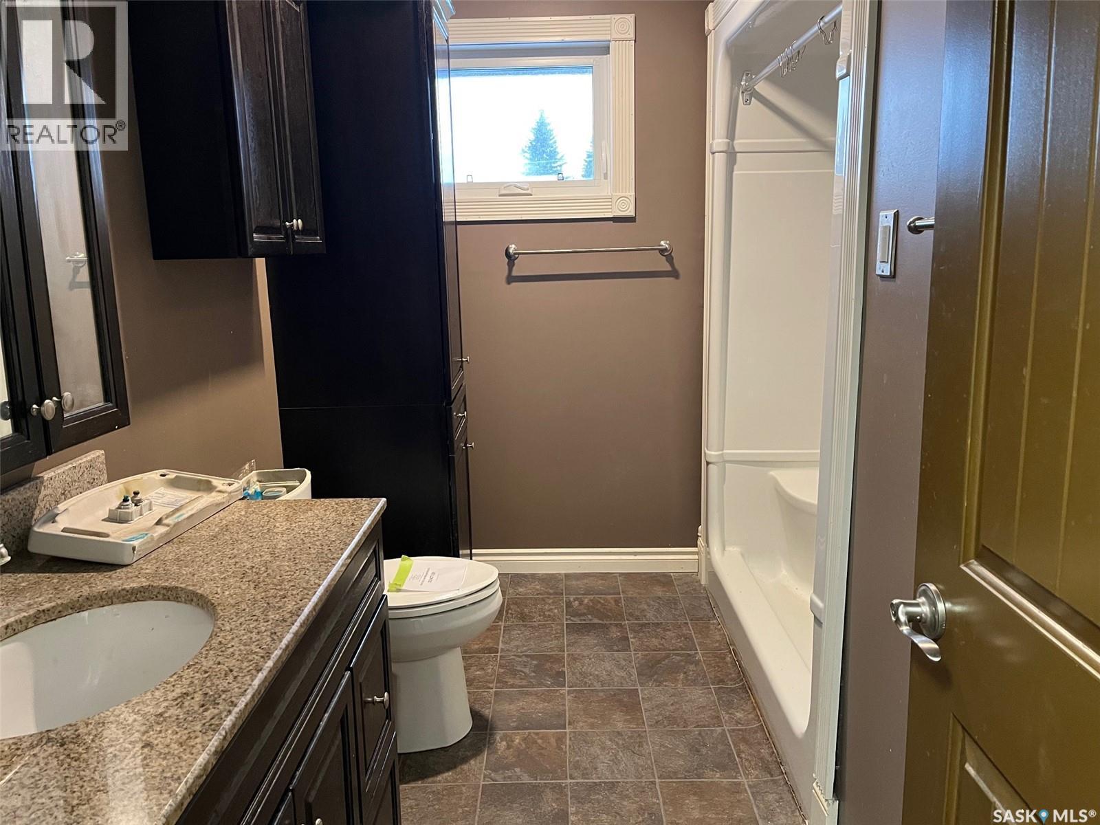 404 Central Avenue, Montmartre, SK - Indoor Photo Showing Bathroom