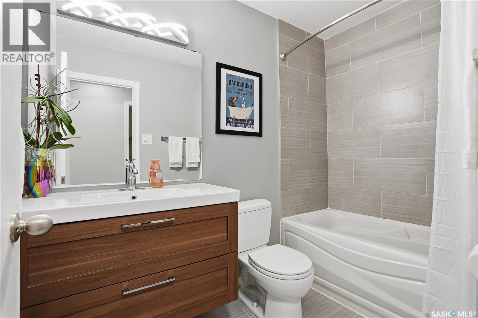 112 Brown Crescent, Saskatoon, SK - Indoor Photo Showing Bathroom