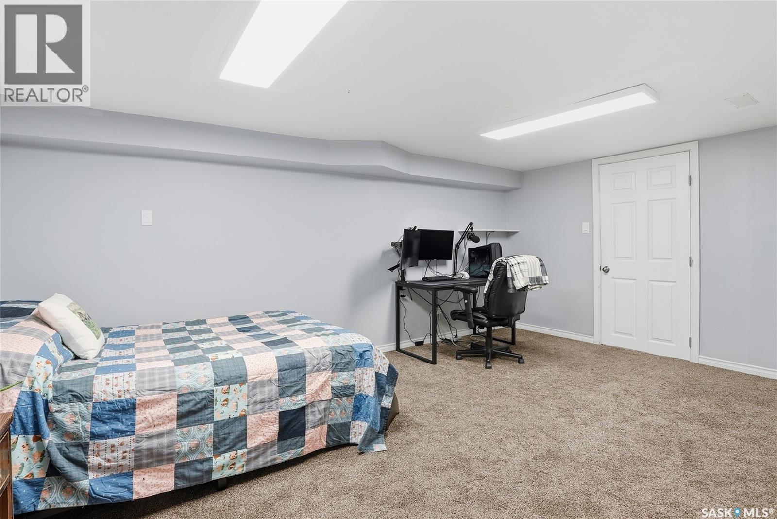112 Brown Crescent, Saskatoon, SK - Indoor Photo Showing Bedroom