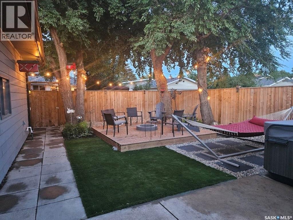 112 Brown Crescent, Saskatoon, SK - Outdoor With Deck Patio Veranda