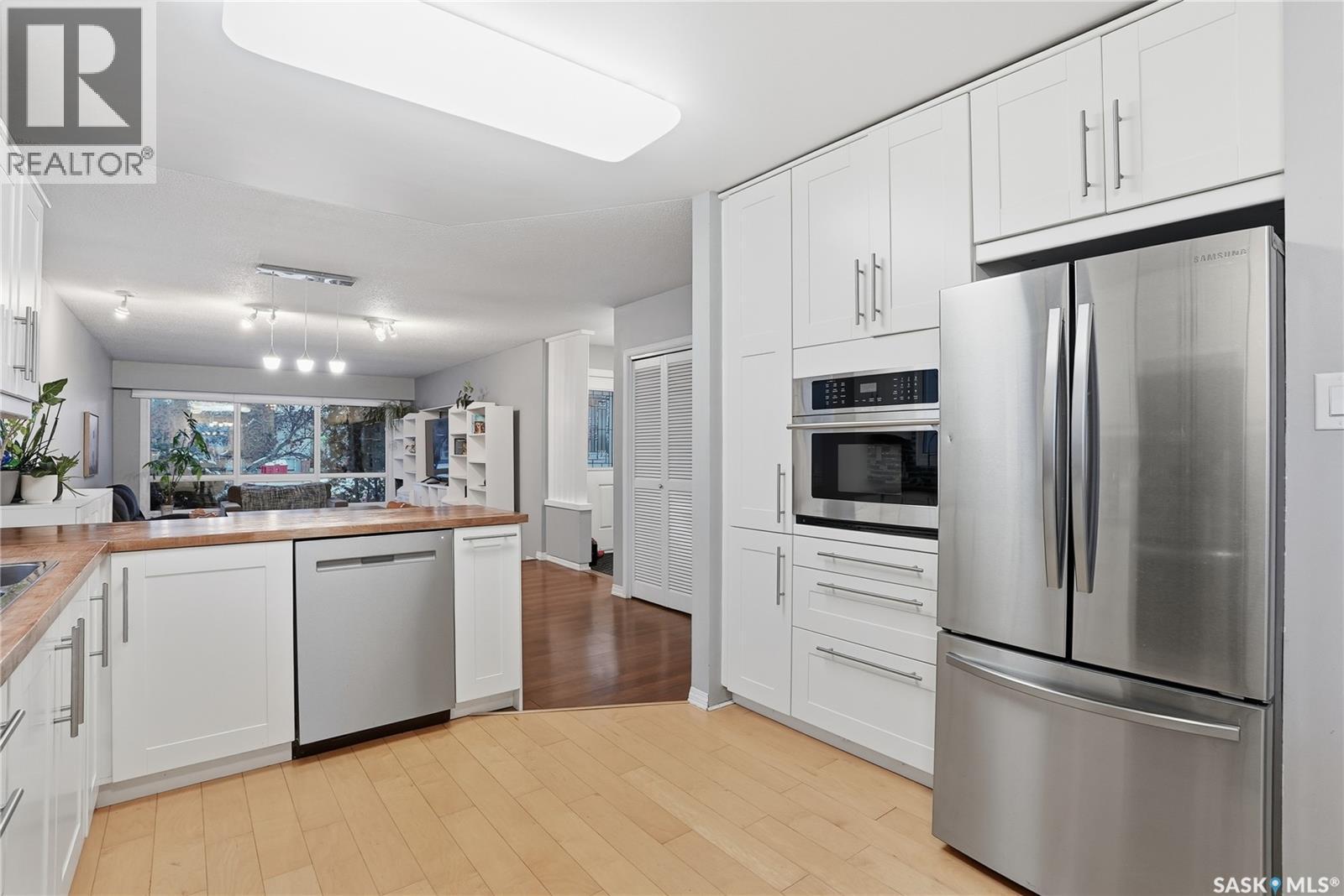 112 Brown Crescent, Saskatoon, SK - Indoor Photo Showing Kitchen