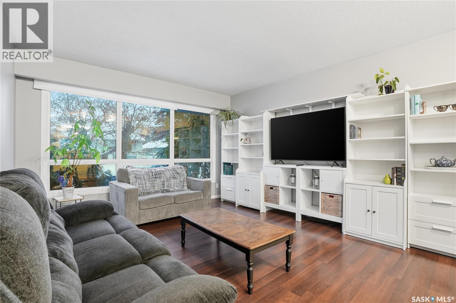 112 Brown Crescent, Saskatoon, SK - Indoor Photo Showing Living Room