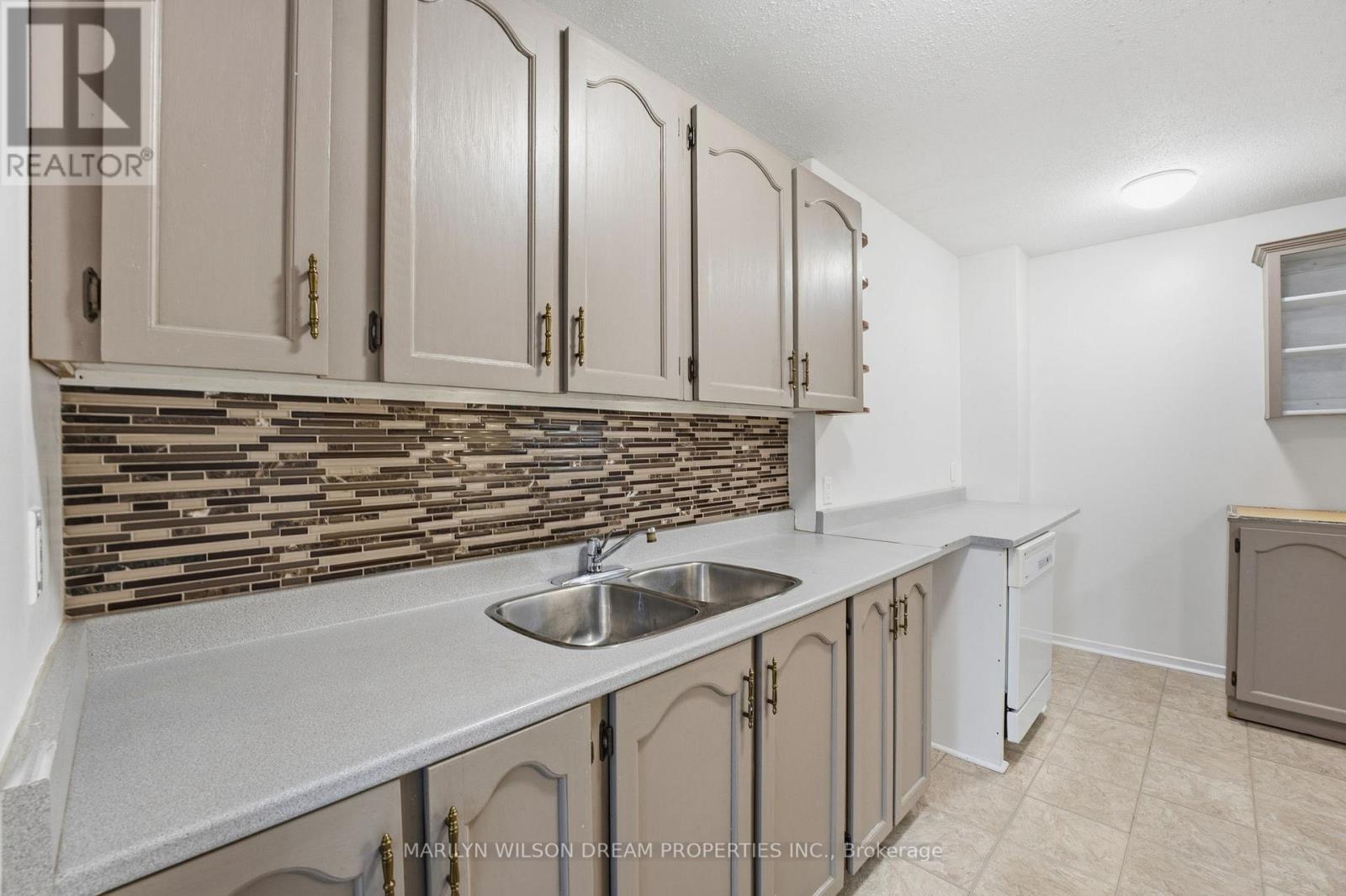 54 - 403 Miranda Private, Ottawa, ON - Indoor Photo Showing Kitchen With Double Sink
