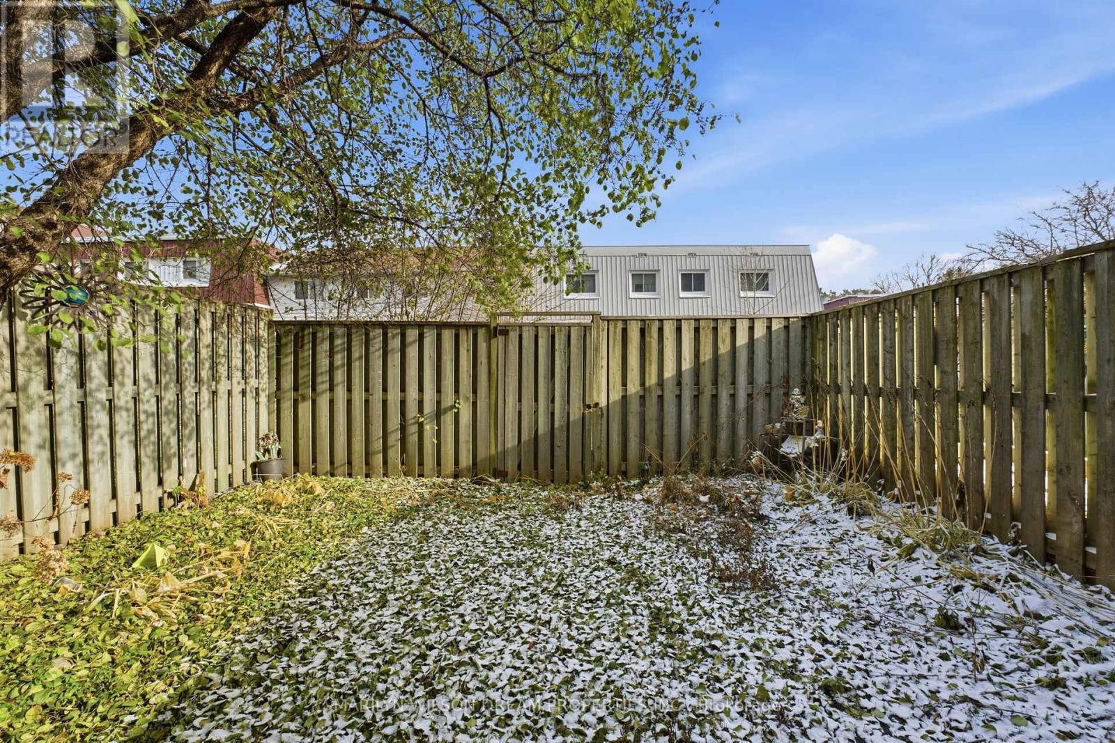 54 - 403 Miranda Private, Ottawa, ON - Outdoor