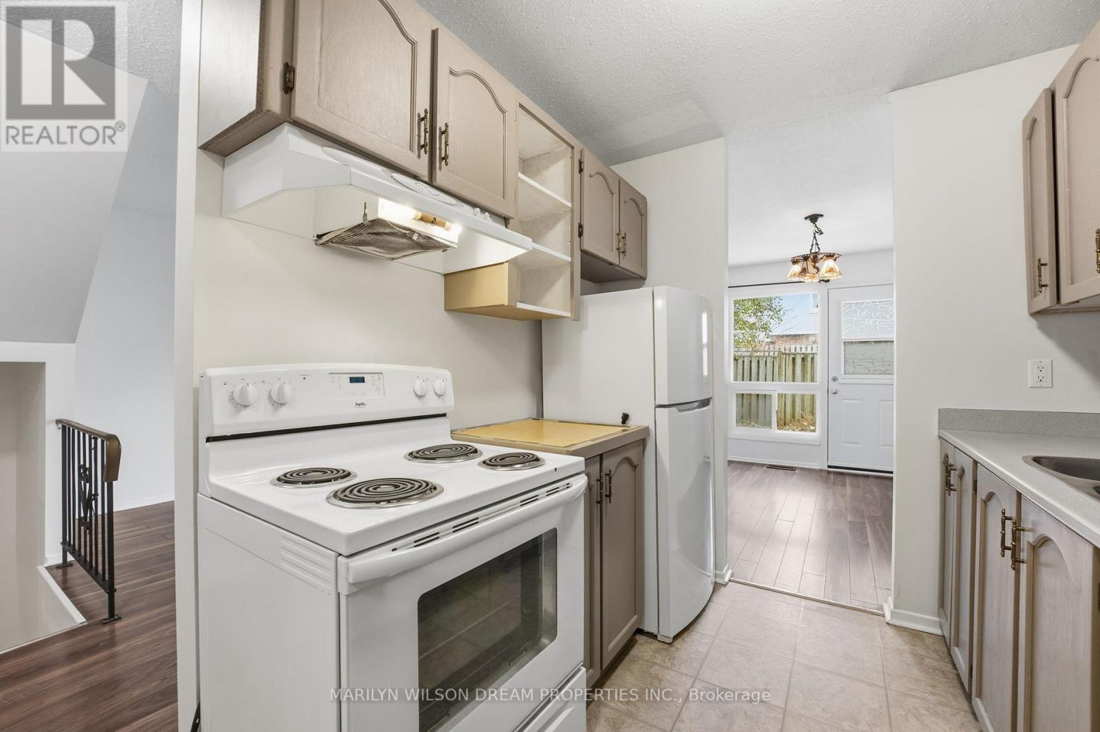 54 - 403 Miranda Private, Ottawa, ON - Indoor Photo Showing Kitchen