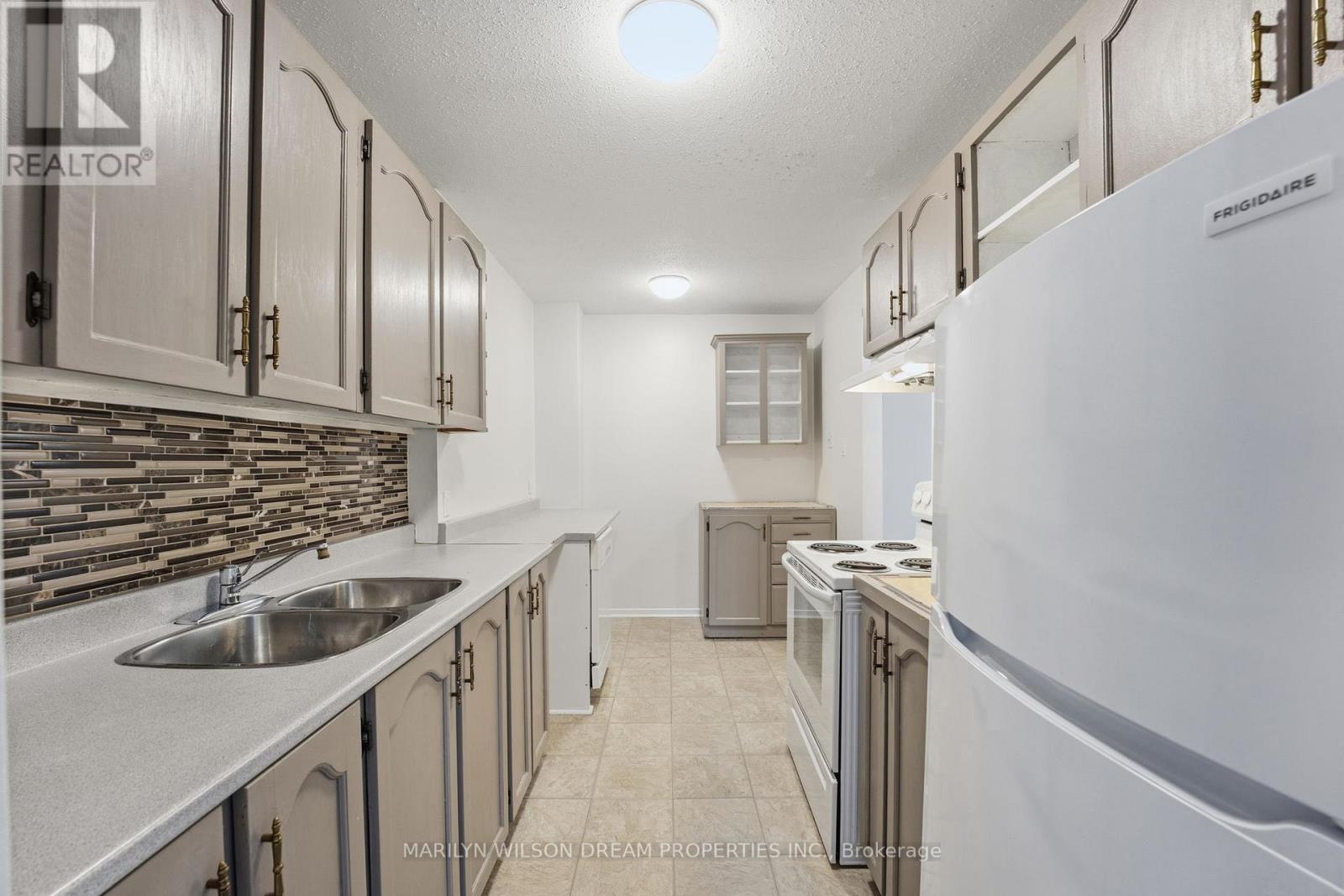 54 - 403 Miranda Private, Ottawa, ON - Indoor Photo Showing Kitchen With Double Sink