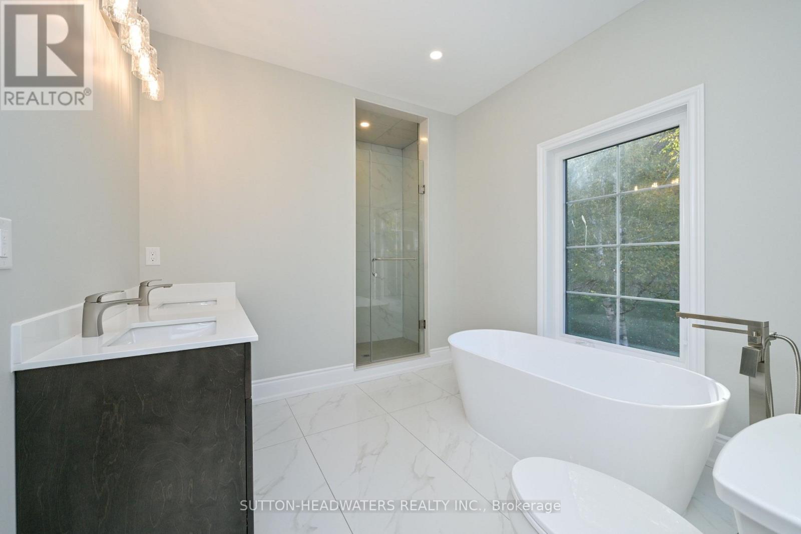 12 Flaherty Lane, Caledon, ON - Indoor Photo Showing Bathroom