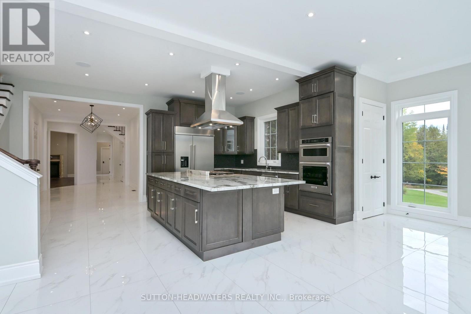 12 Flaherty Lane, Caledon, ON - Indoor Photo Showing Kitchen With Upgraded Kitchen