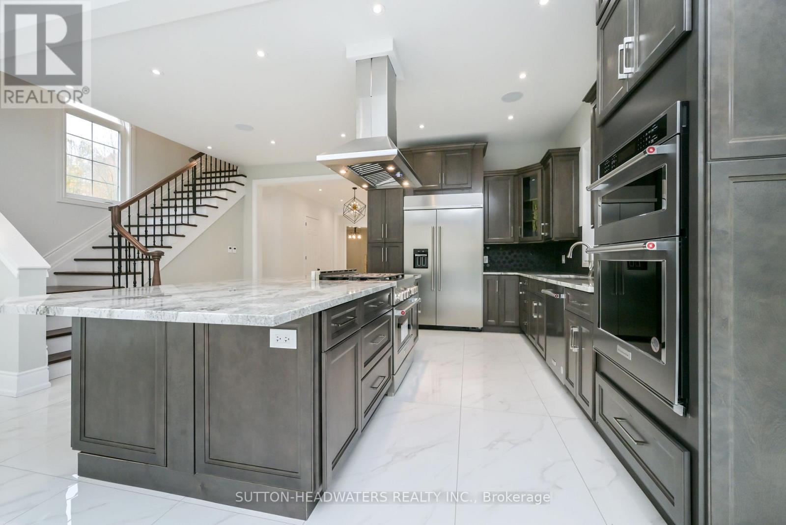 12 Flaherty Lane, Caledon, ON - Indoor Photo Showing Kitchen With Upgraded Kitchen