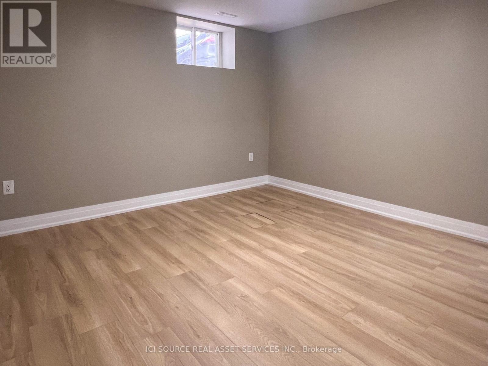 Lower - 30 Swanhurst Boulevard, Mississauga, ON - Indoor Photo Showing Other Room