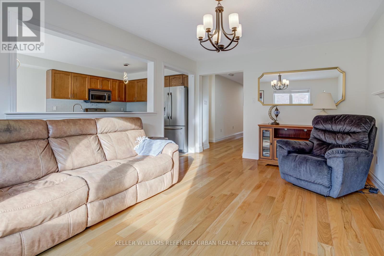 282 Giddings Crescent, Milton, ON - Indoor Photo Showing Living Room