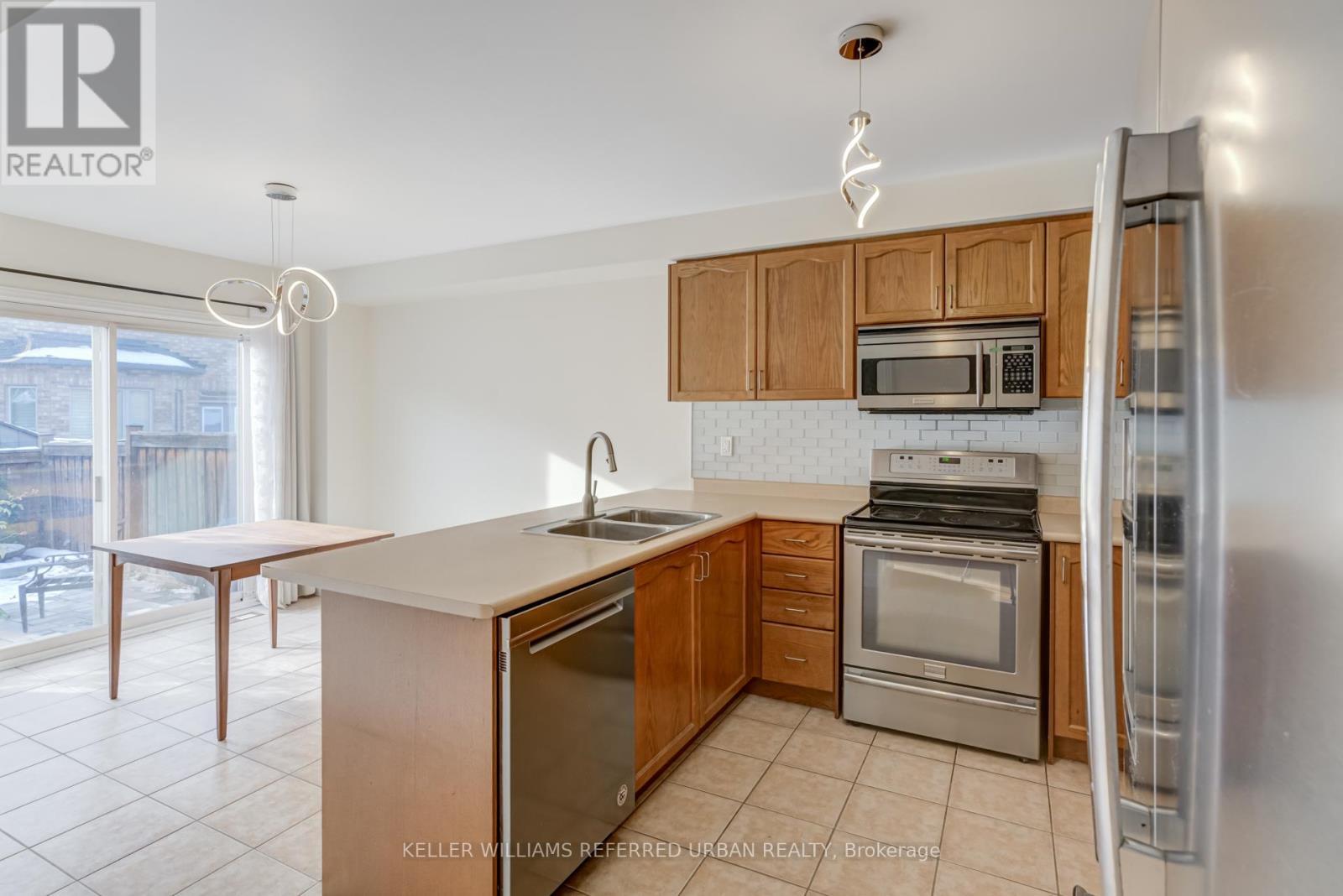 282 Giddings Crescent, Milton, ON - Indoor Photo Showing Kitchen With Double Sink