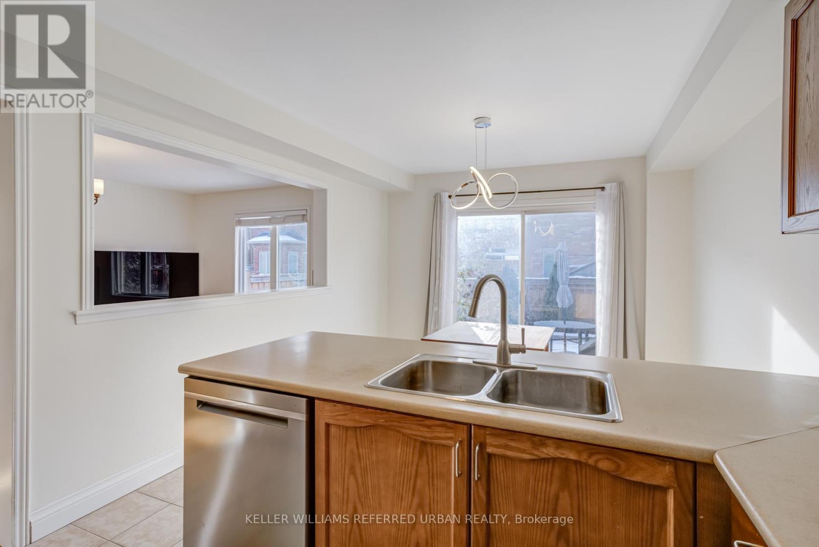 282 Giddings Crescent, Milton, ON - Indoor Photo Showing Kitchen With Double Sink