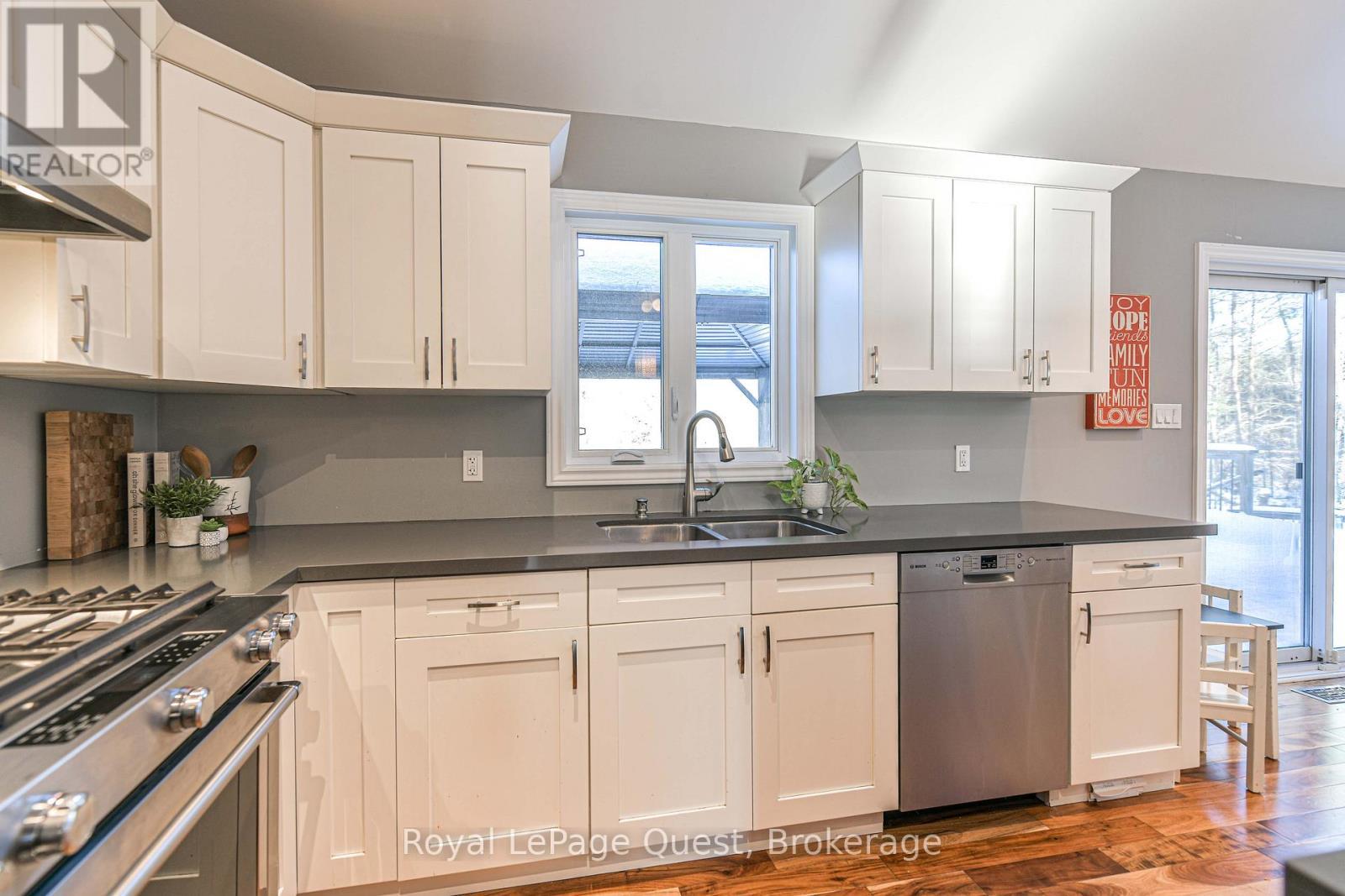 2044 Marchmont Road, Severn (Marchmont), ON - Indoor Photo Showing Kitchen With Double Sink