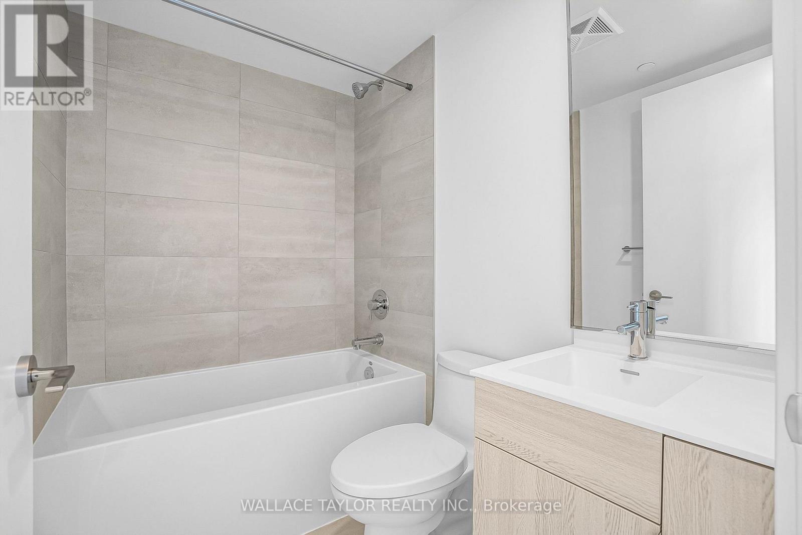 1013 - 28 Eastern Avenue, Toronto, ON - Indoor Photo Showing Bathroom