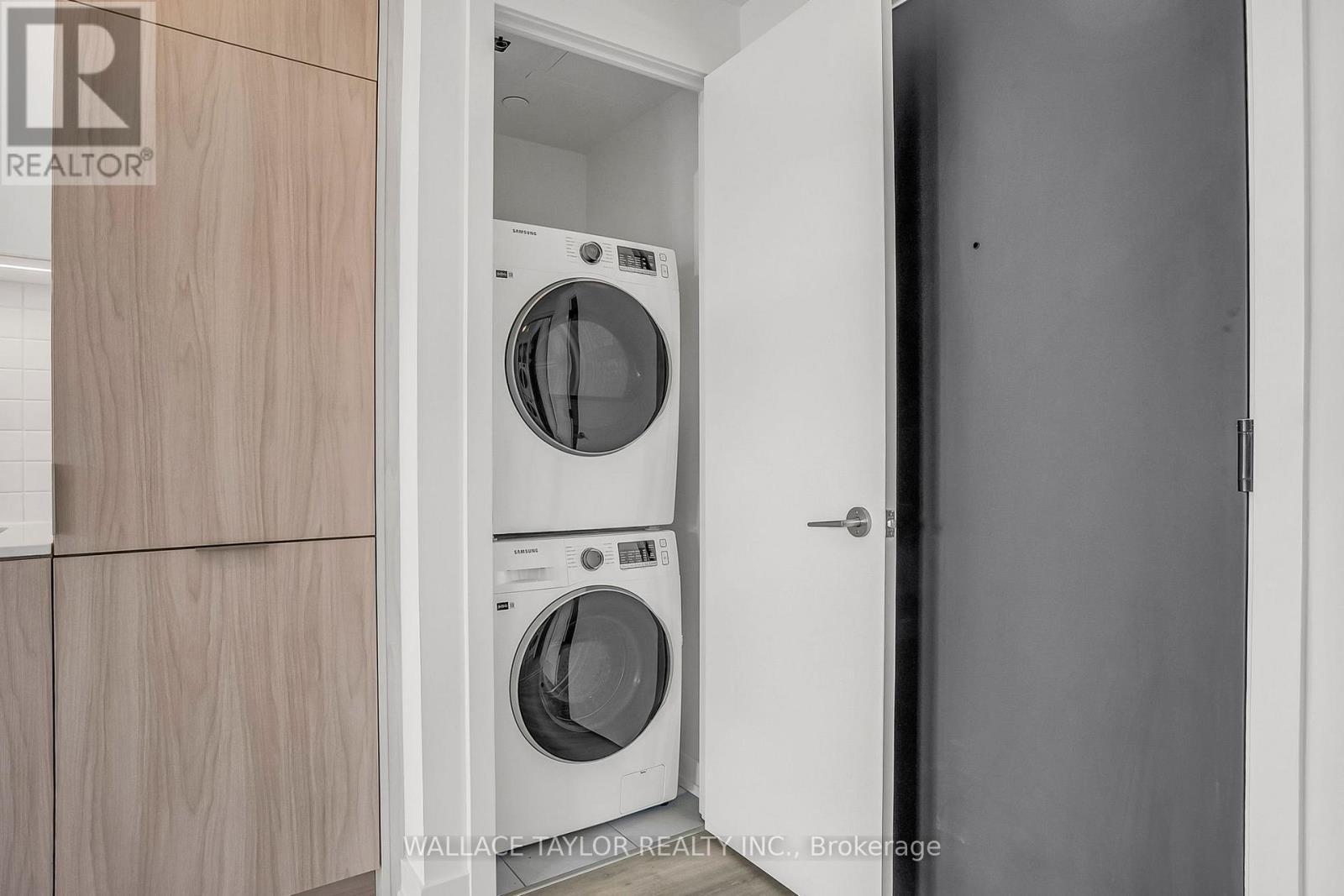 1013 - 28 Eastern Avenue, Toronto, ON - Indoor Photo Showing Laundry Room