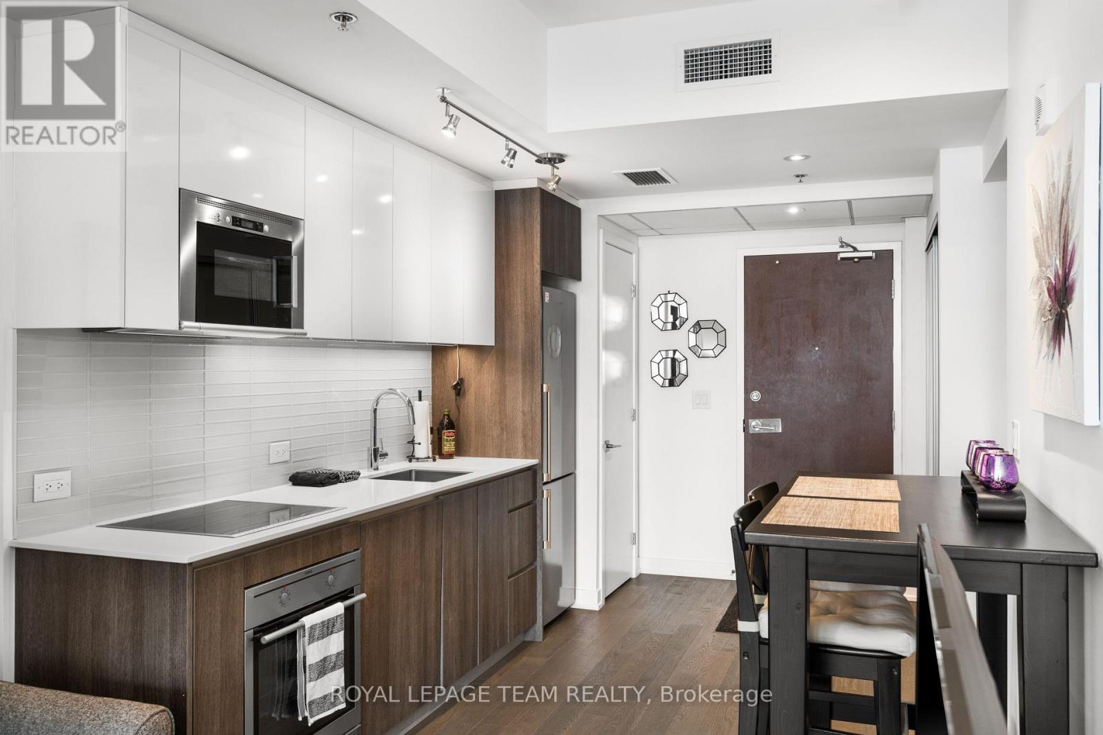2103 - 199 Slater Street, Ottawa, ON - Indoor Photo Showing Kitchen With Upgraded Kitchen