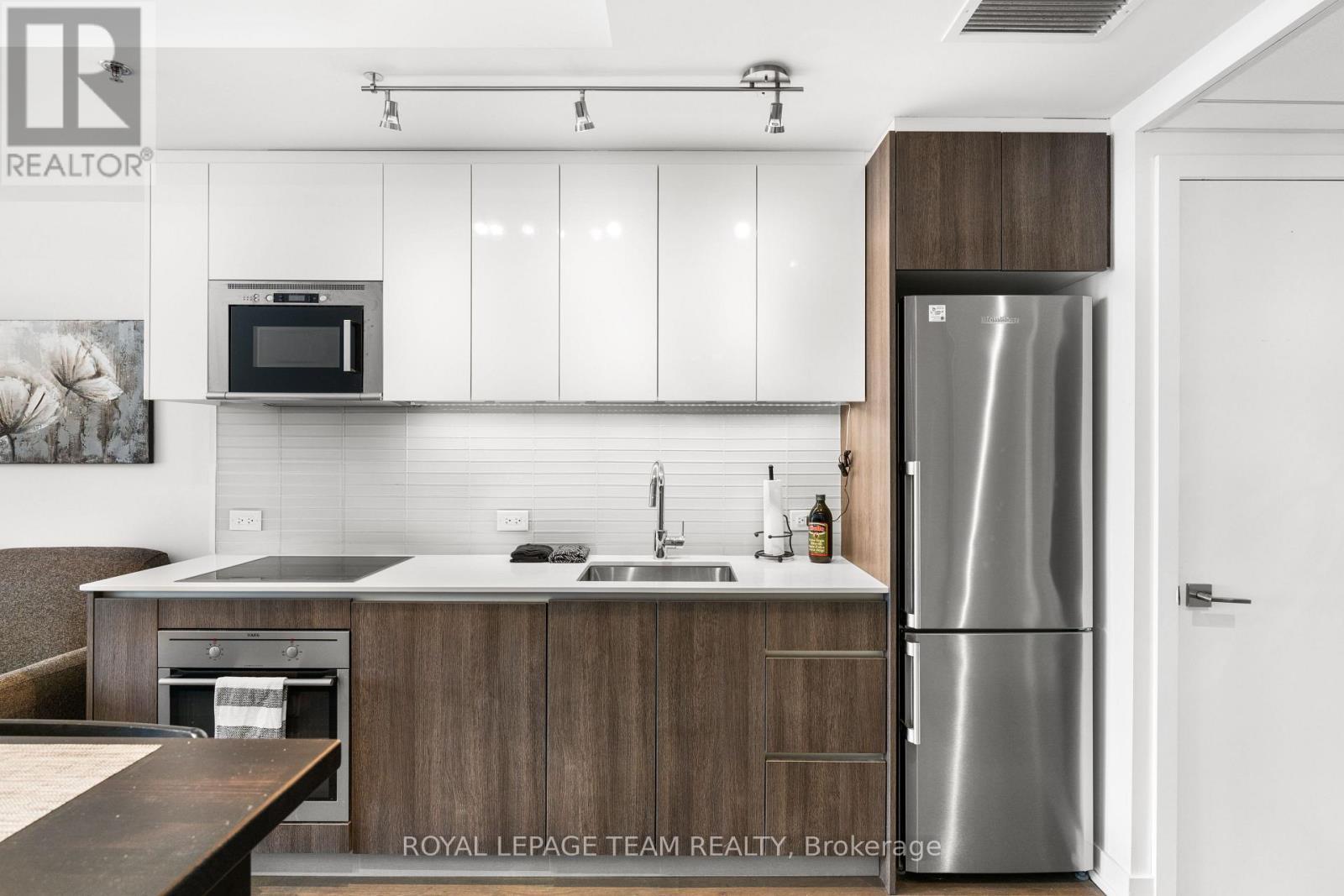 2103 - 199 Slater Street, Ottawa, ON - Indoor Photo Showing Kitchen With Stainless Steel Kitchen With Upgraded Kitchen
