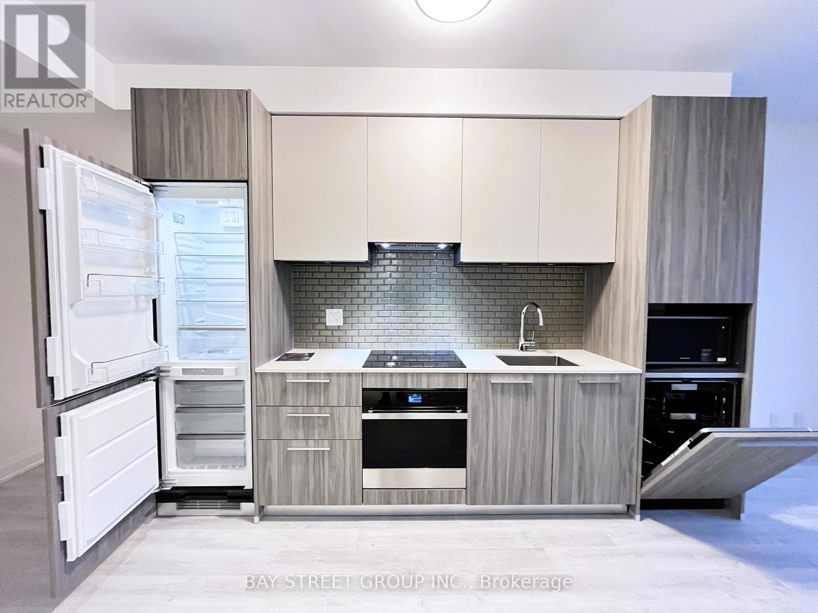 1211 - 65 Broadway Avenue, Toronto, ON - Indoor Photo Showing Kitchen