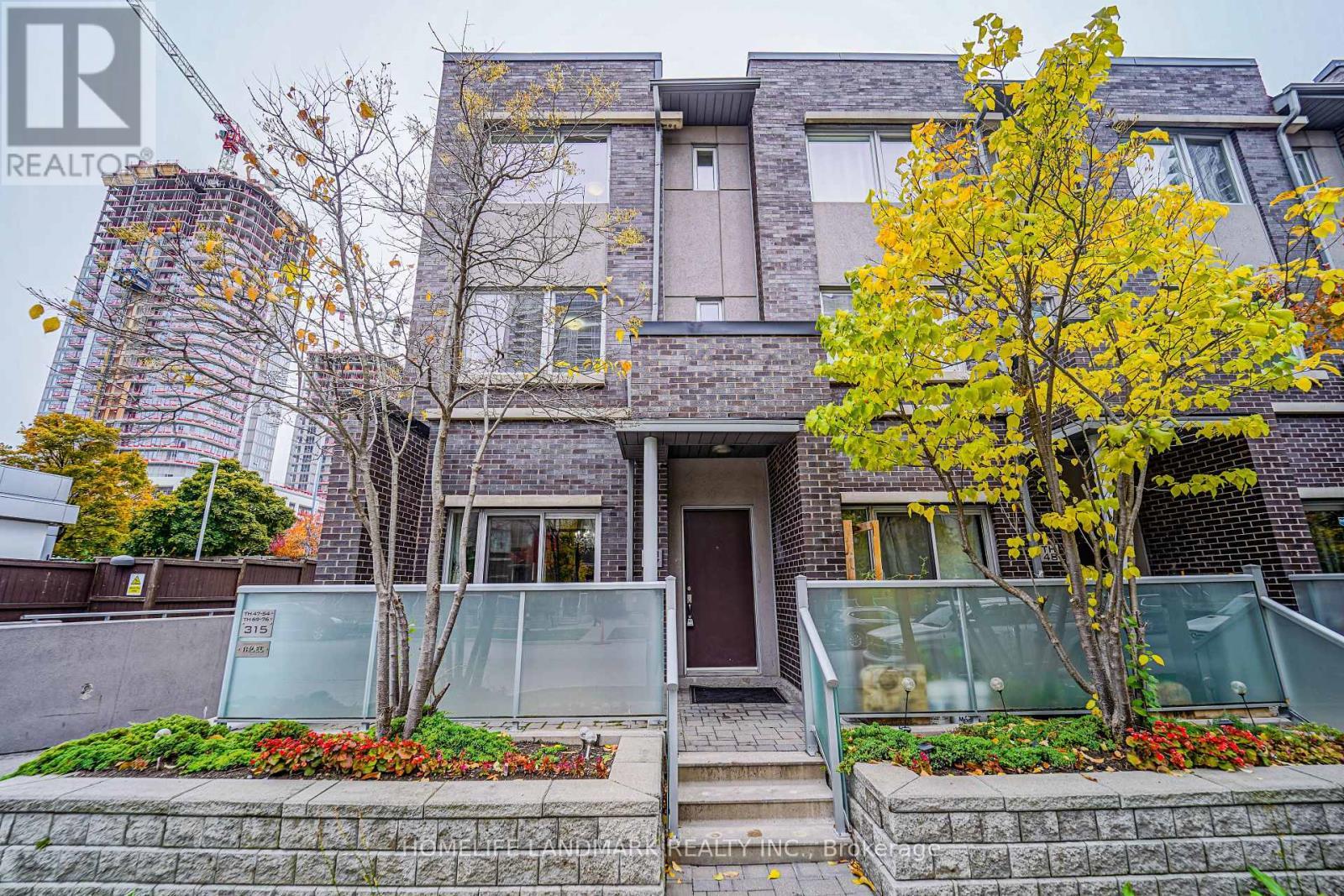 Th47 - 315 Village Green Square W, Toronto, ON - Outdoor