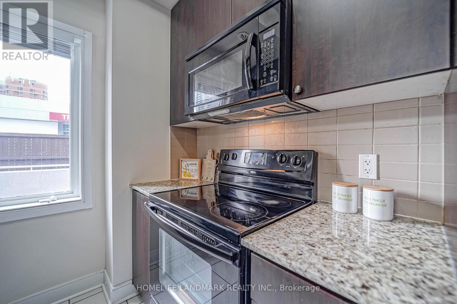 Th47 - 315 Village Green Square W, Toronto, ON - Indoor Photo Showing Kitchen