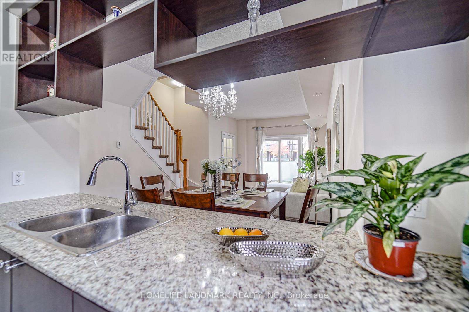 Th47 - 315 Village Green Square W, Toronto, ON - Indoor Photo Showing Kitchen With Double Sink