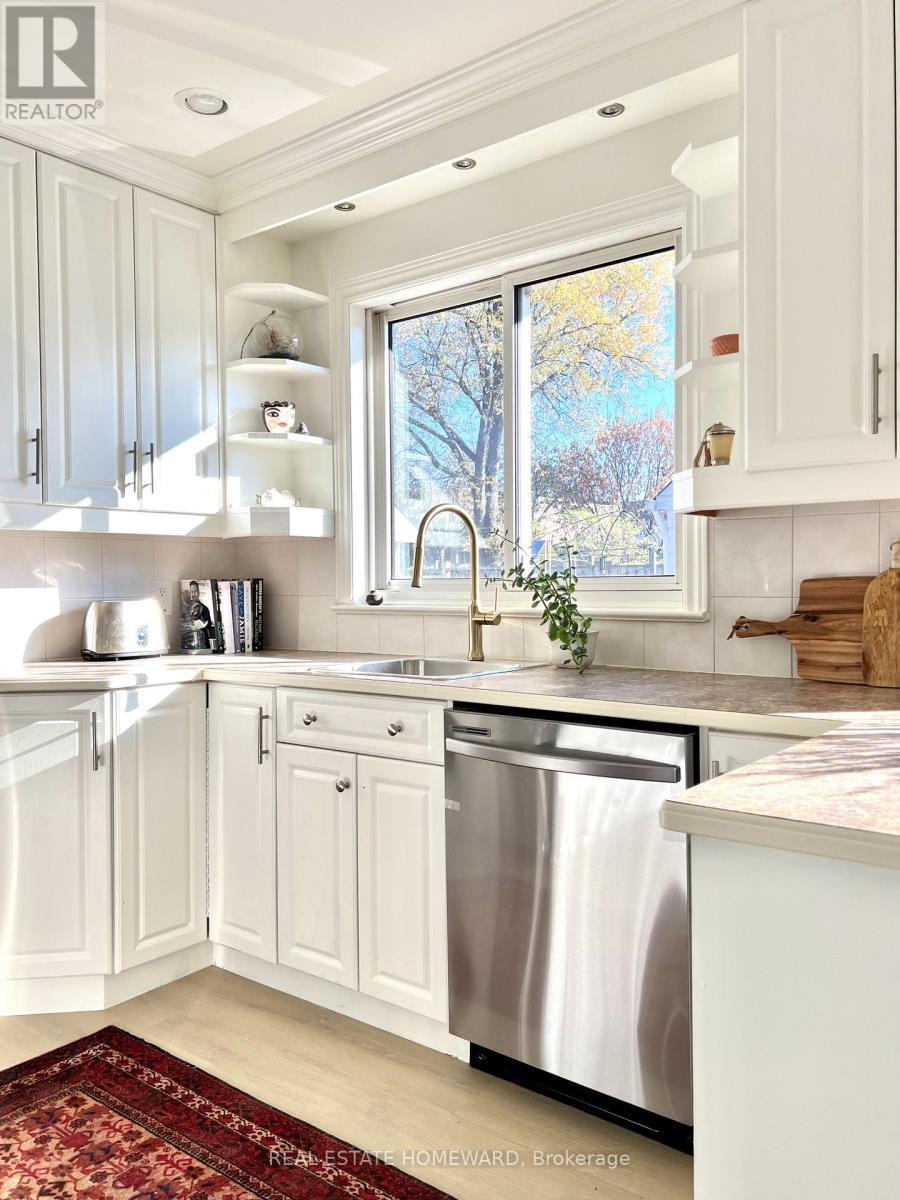 Main Floor - 67 Brenda Crescent W, Toronto, ON - Indoor Photo Showing Kitchen With Upgraded Kitchen