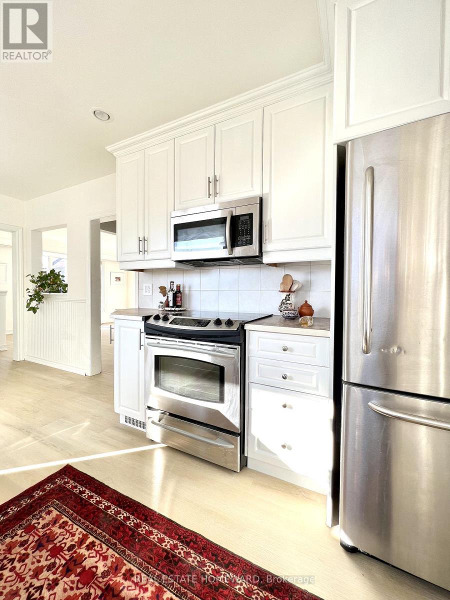 Main Floor - 67 Brenda Crescent W, Toronto, ON - Indoor Photo Showing Kitchen