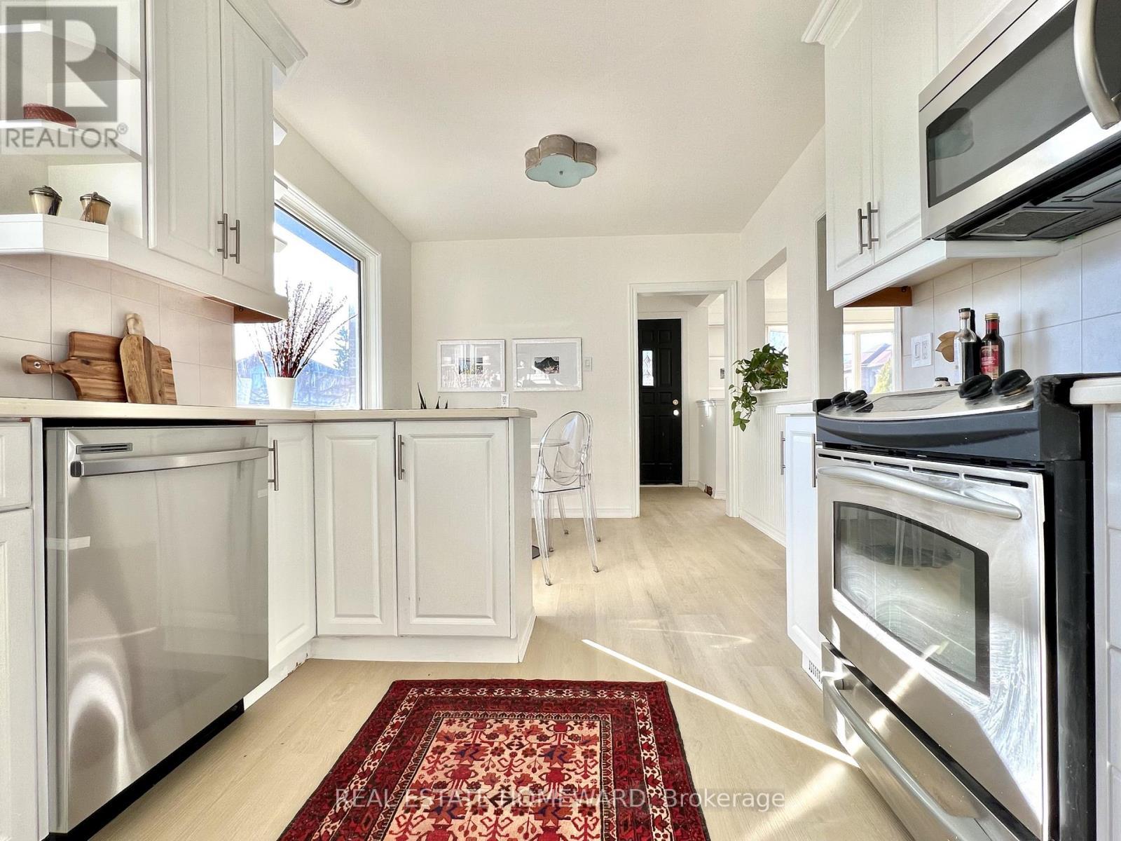 Main Floor - 67 Brenda Crescent W, Toronto, ON - Indoor Photo Showing Kitchen
