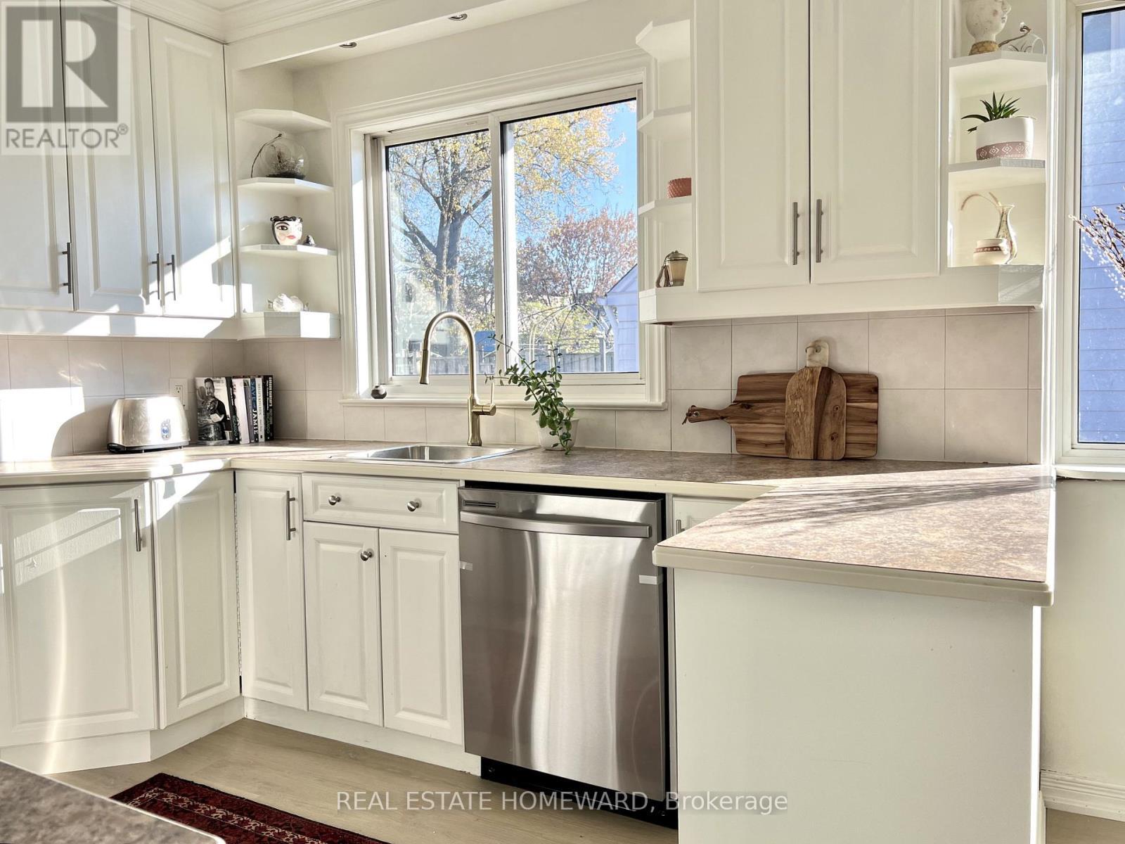 Main Floor - 67 Brenda Crescent W, Toronto, ON - Indoor Photo Showing Kitchen