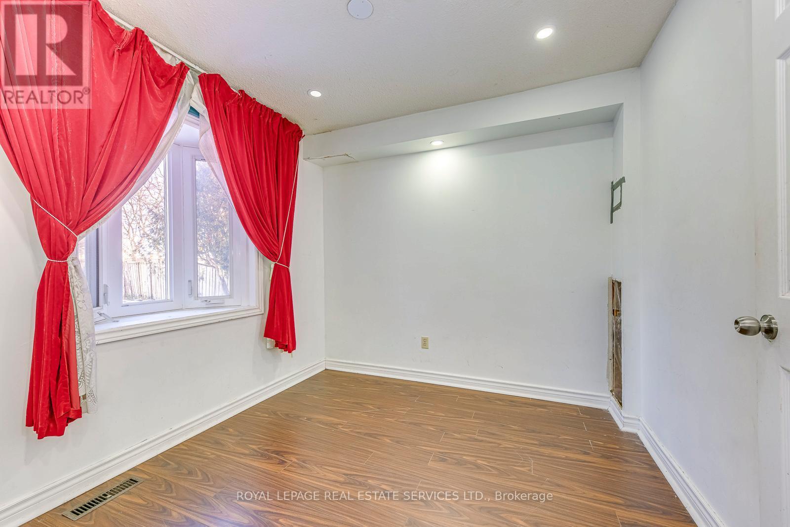 66 Banting Crescent, Brampton, ON - Indoor Photo Showing Other Room