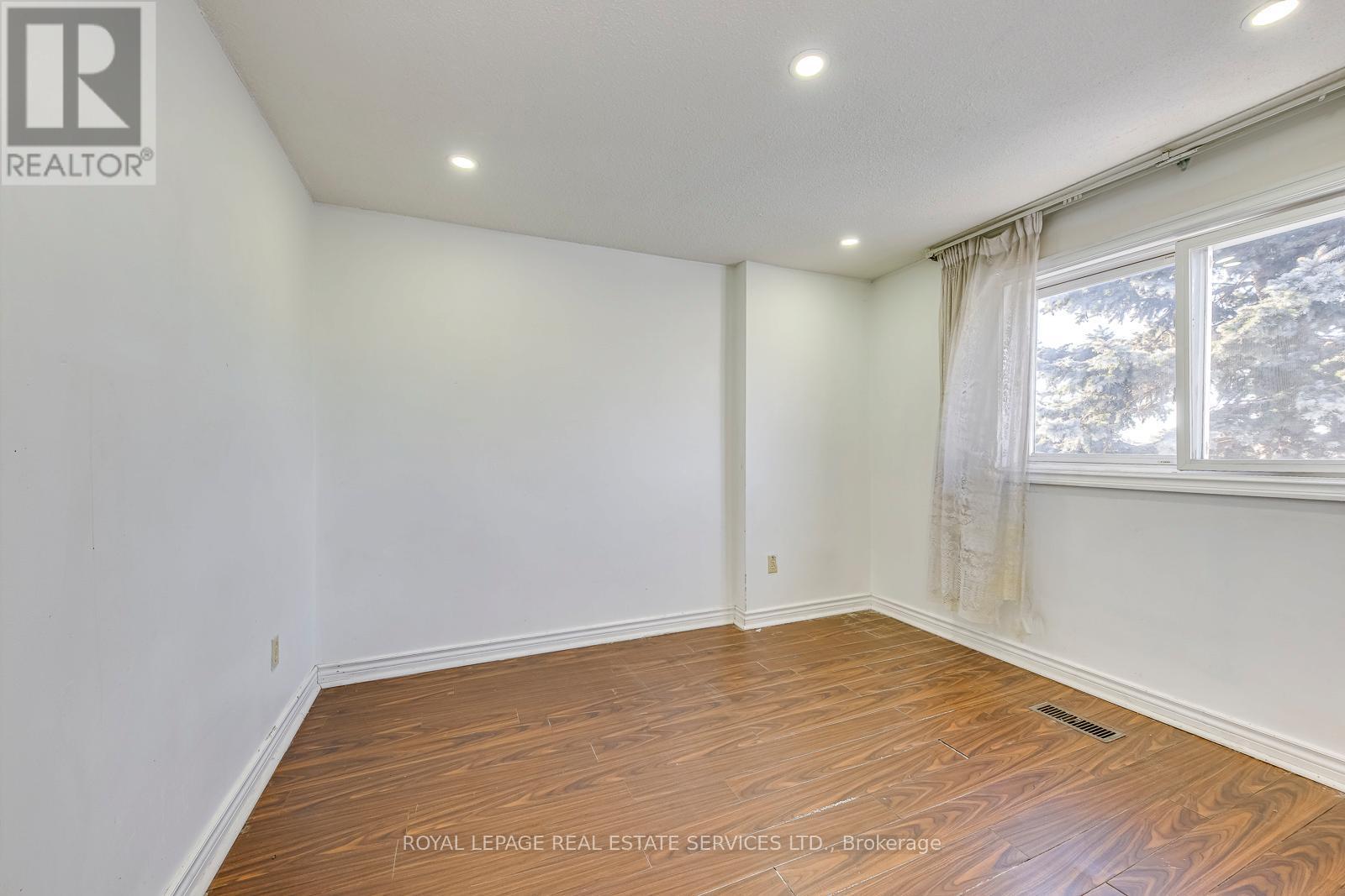 66 Banting Crescent, Brampton, ON - Indoor Photo Showing Other Room