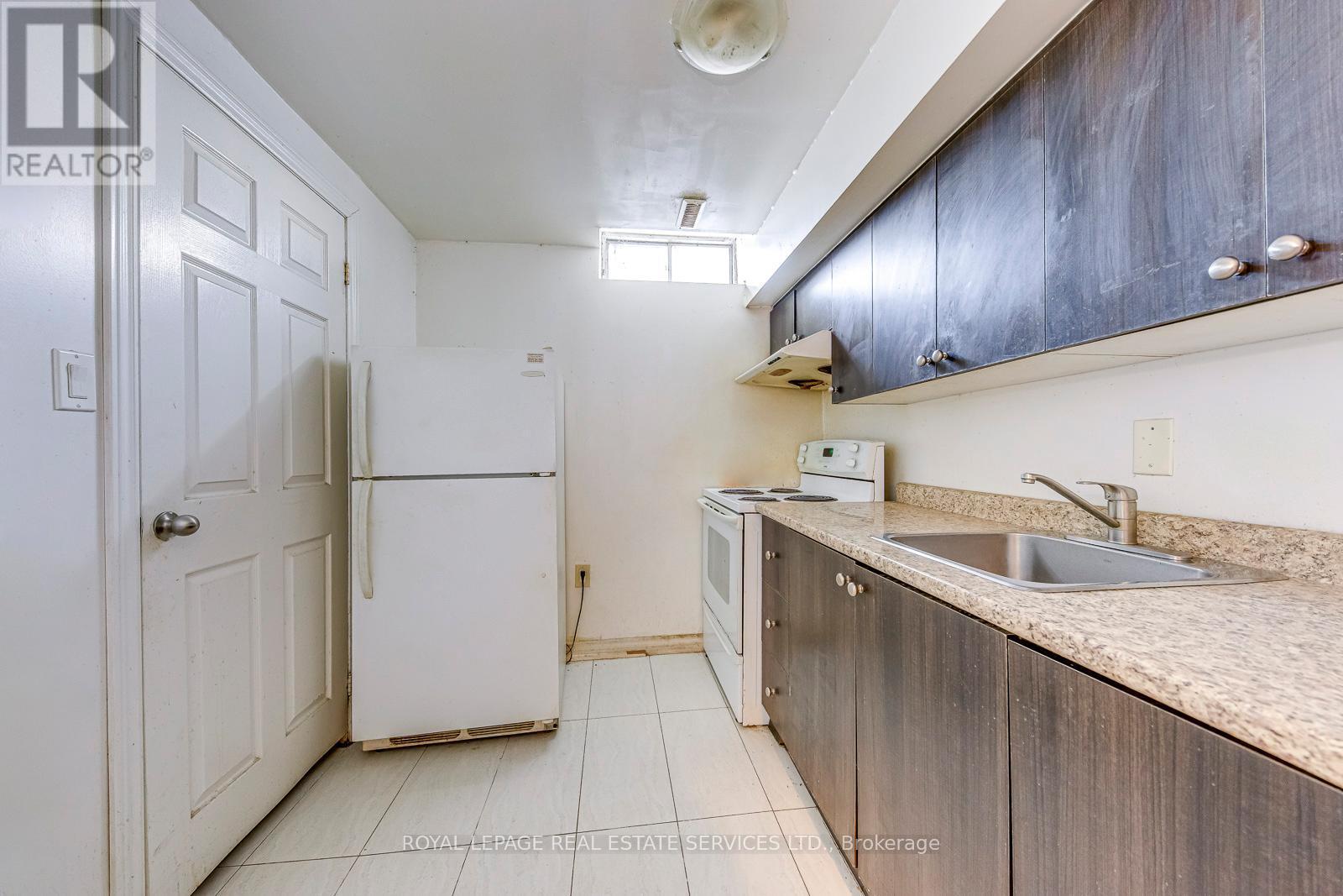 66 Banting Crescent, Brampton, ON - Indoor Photo Showing Kitchen