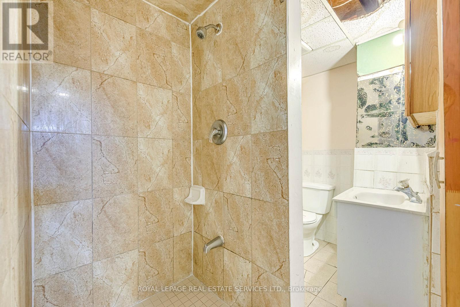 66 Banting Crescent, Brampton, ON - Indoor Photo Showing Bathroom