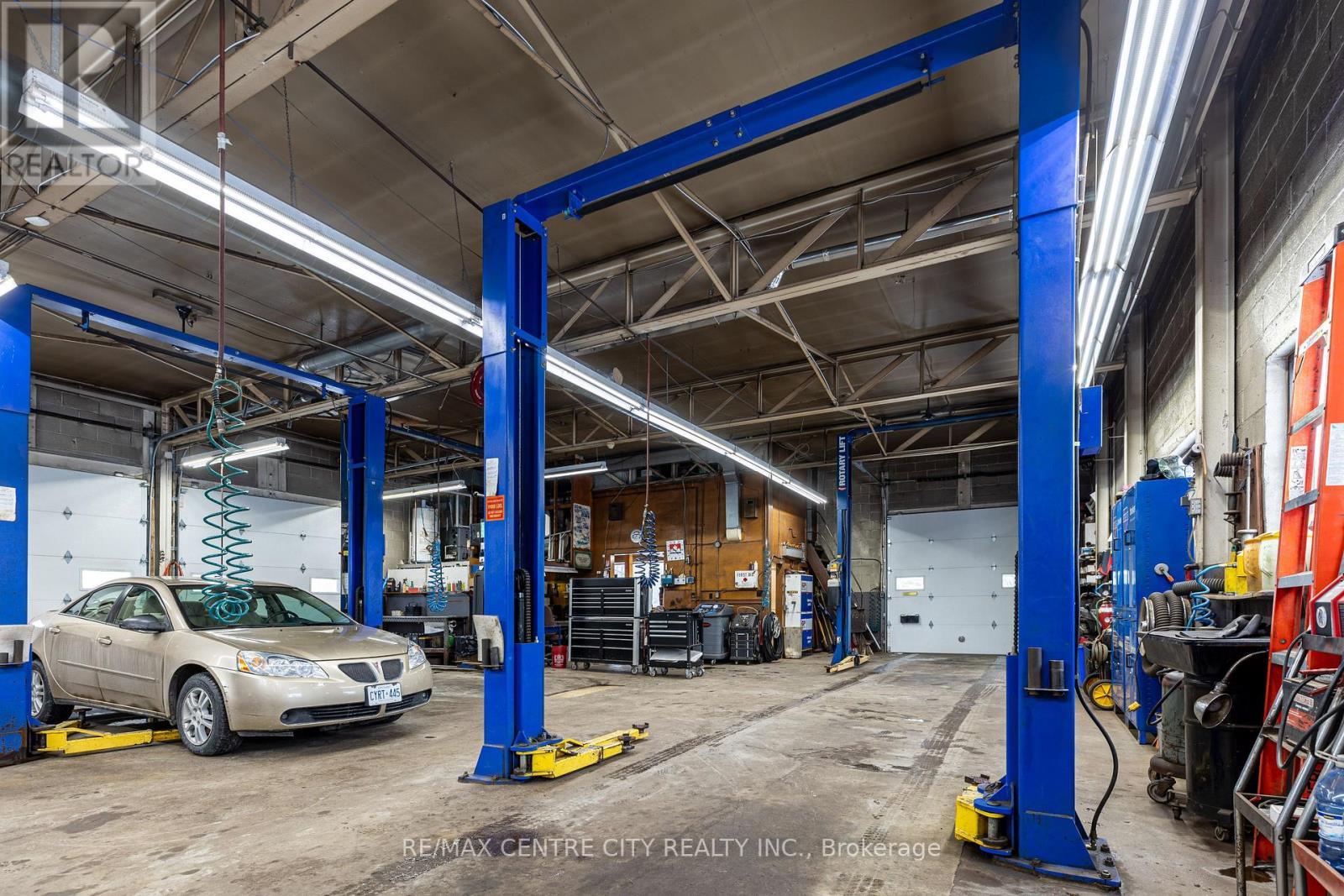 827 Central Avenue, London East (East G), ON