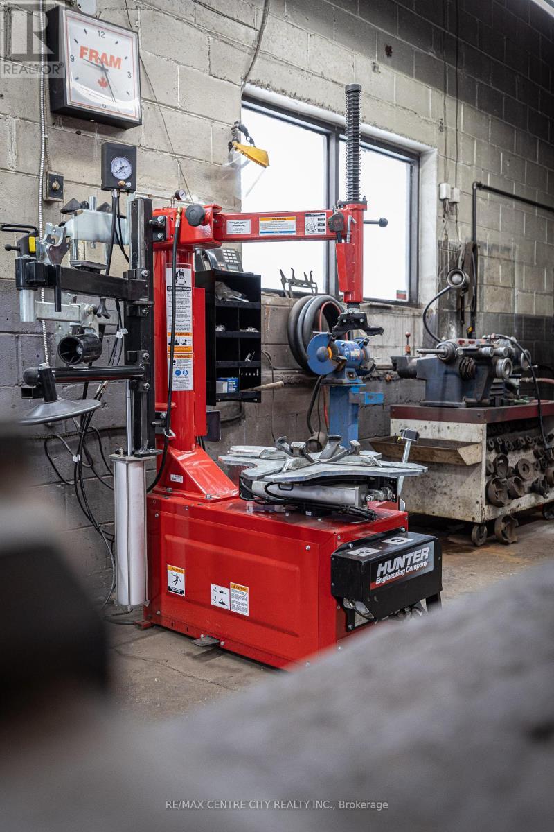 827 Central Avenue, London East (East G), ON