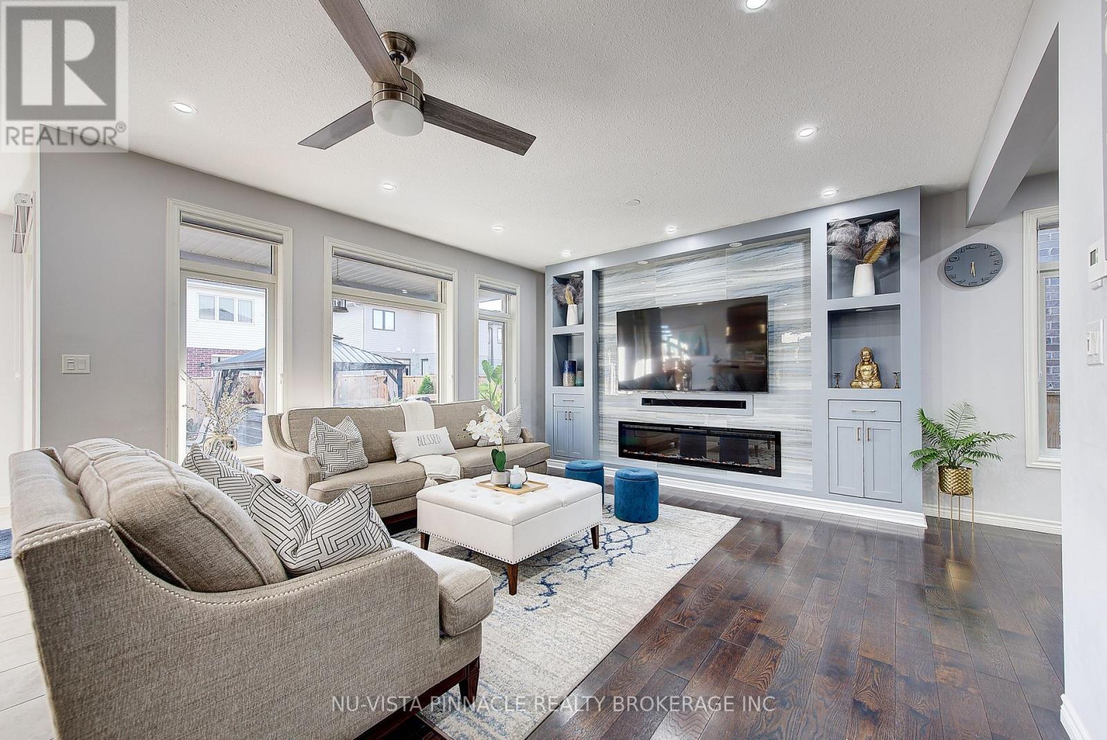 3069 Tokala Trail, London North (North S), ON - Indoor Photo Showing Living Room