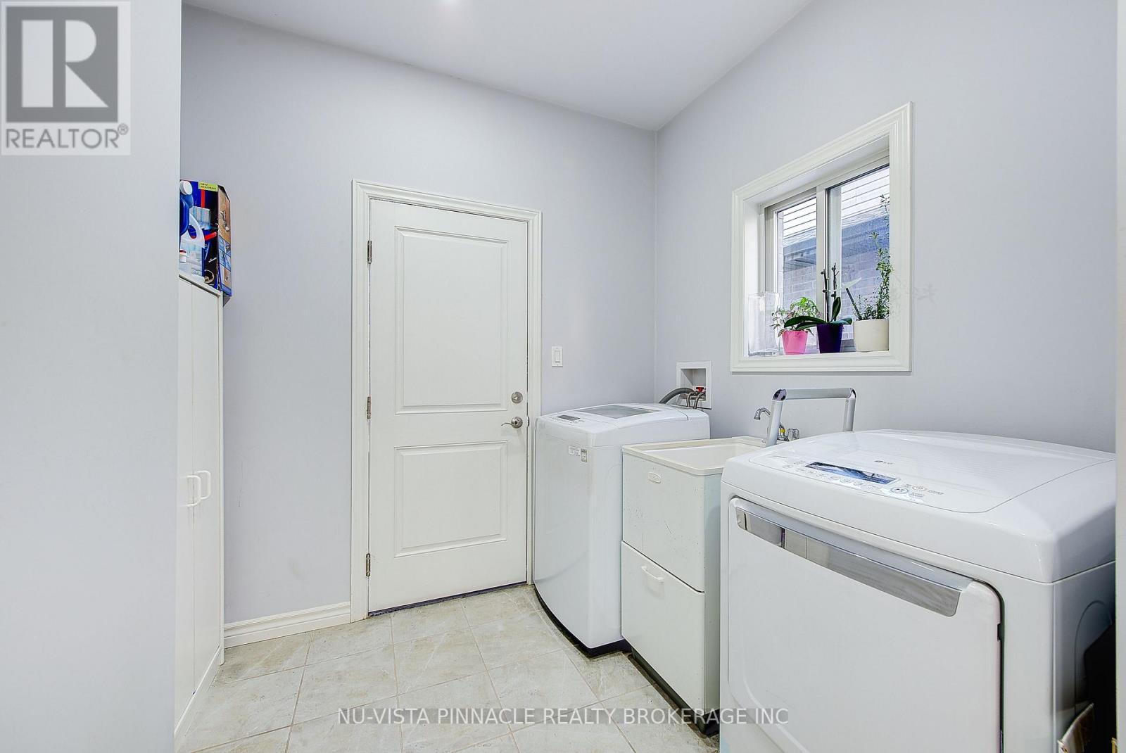 3069 Tokala Trail, London North (North S), ON - Indoor Photo Showing Laundry Room