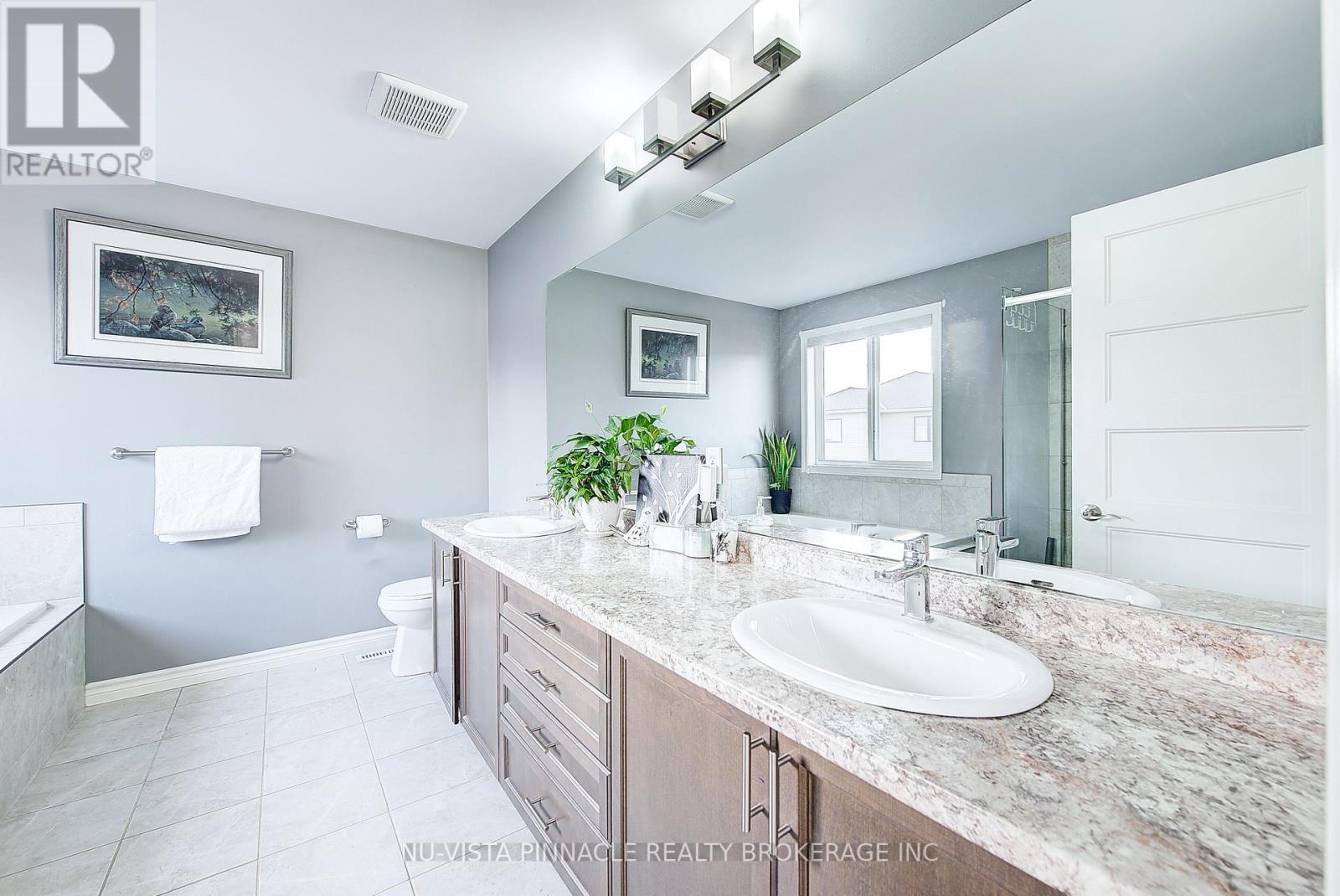 3069 Tokala Trail, London North (North S), ON - Indoor Photo Showing Bathroom