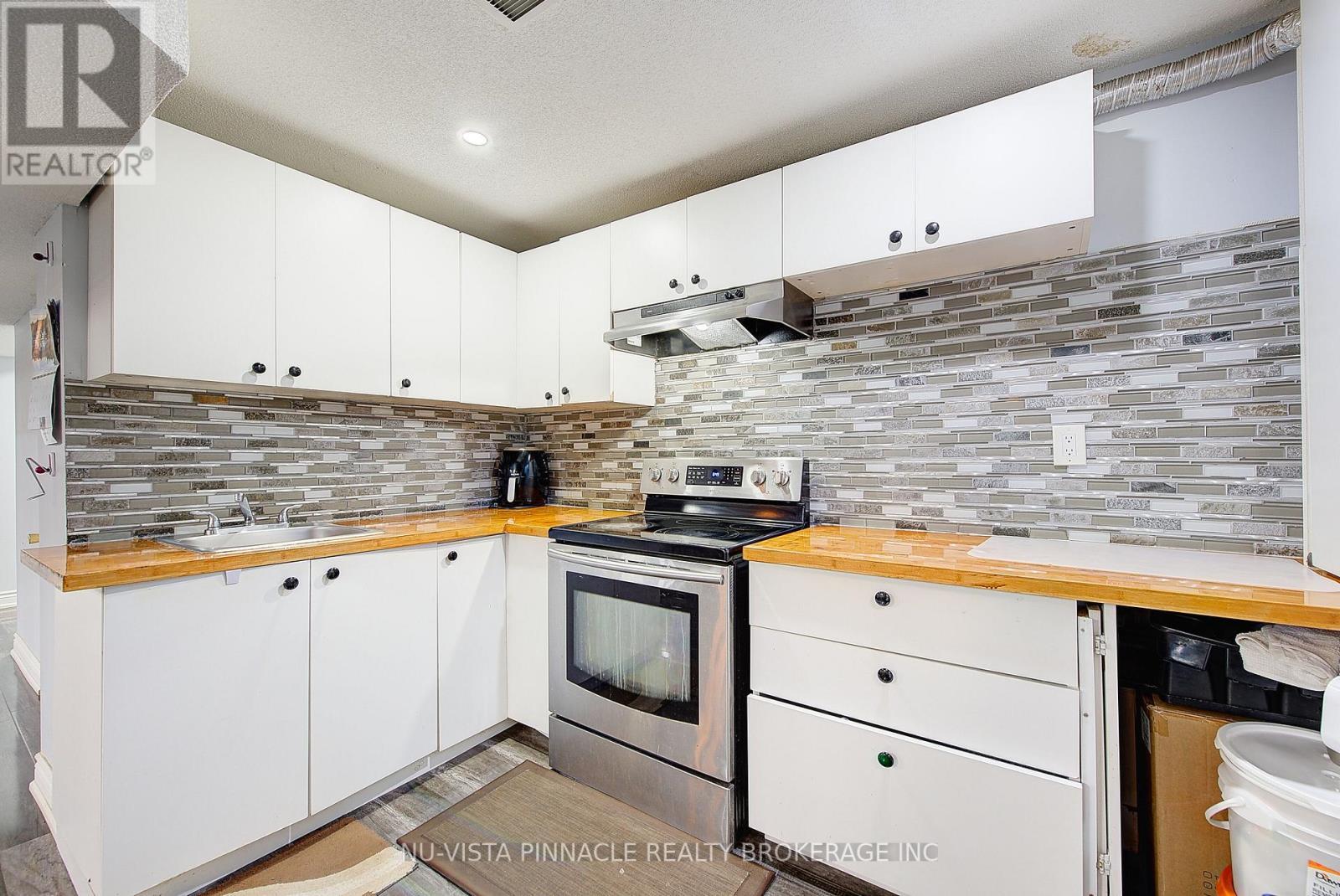 3069 Tokala Trail, London North (North S), ON - Indoor Photo Showing Kitchen