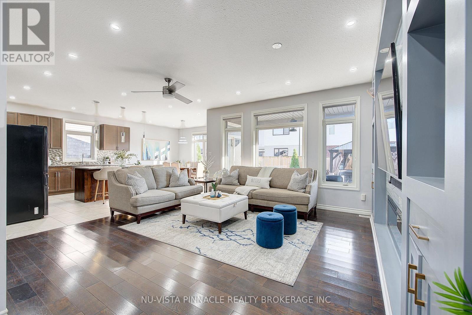 3069 Tokala Trail, London North (North S), ON - Indoor Photo Showing Living Room