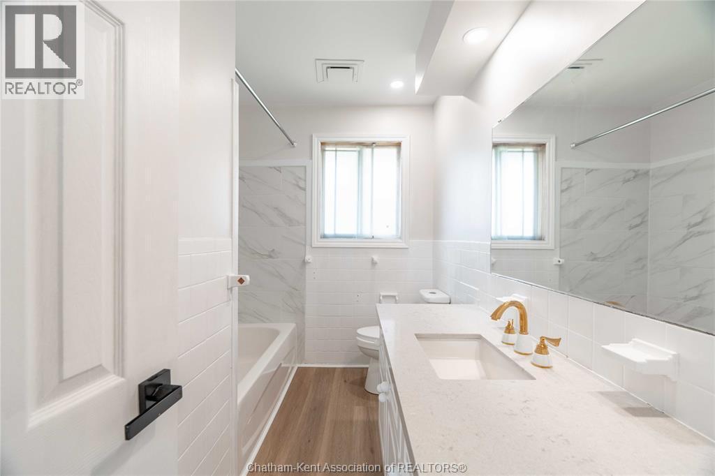 39 Alden Street, Chatham, ON - Indoor Photo Showing Bathroom