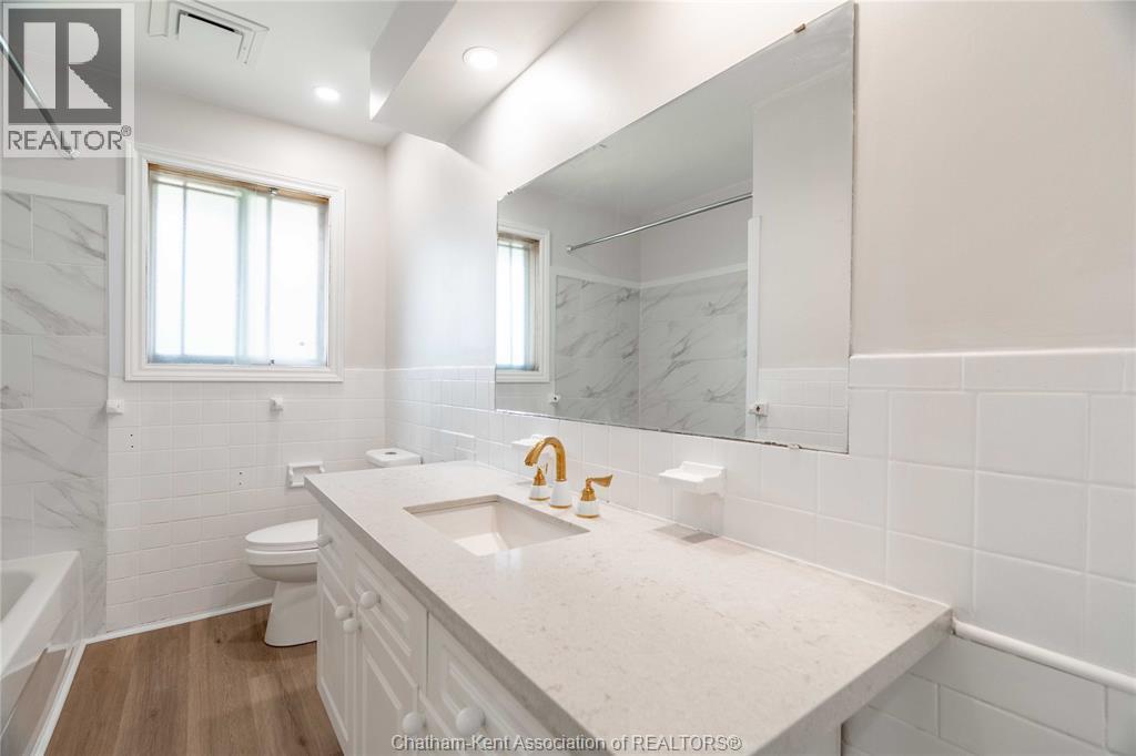 39 Alden Street, Chatham, ON - Indoor Photo Showing Bathroom